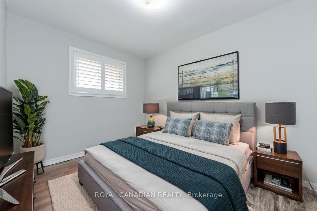 7566 Lockington Crescent - Detached photo 18 of 48 in Mississauga, Ontario