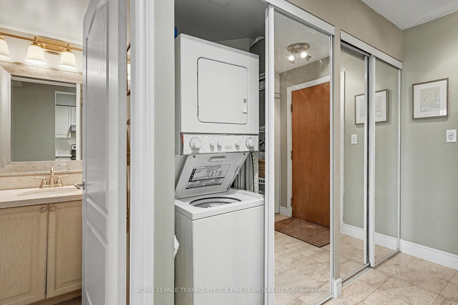 398 Eglinton Avenue Unit 1009 - Condo photo 9 of 39 in Leaside / Davisville, Ontario