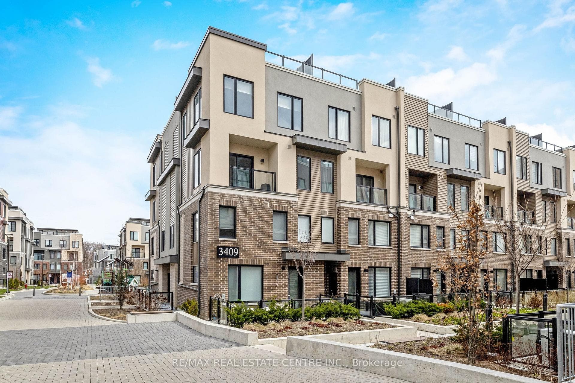 3409 Ridgeway Drive Unit 18 - Condo for sale in Applewood, Ontario