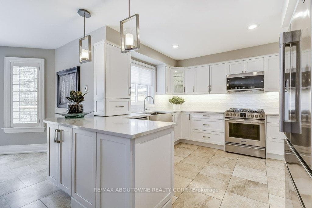 2080 Mckerlie Crescent - Detached photo 14 of 50 in Burlington, Ontario
