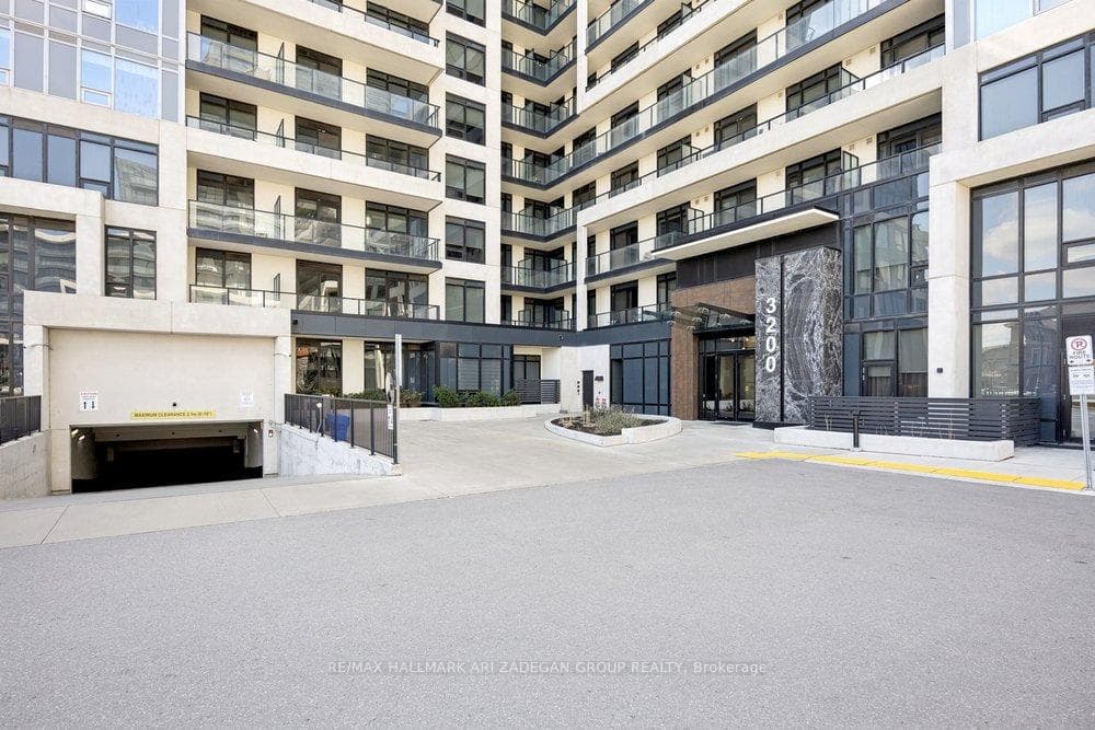 3200 William Coltson Avenue Unit 1302 - Condo photo 1 of 49 in Oakville, Ontario