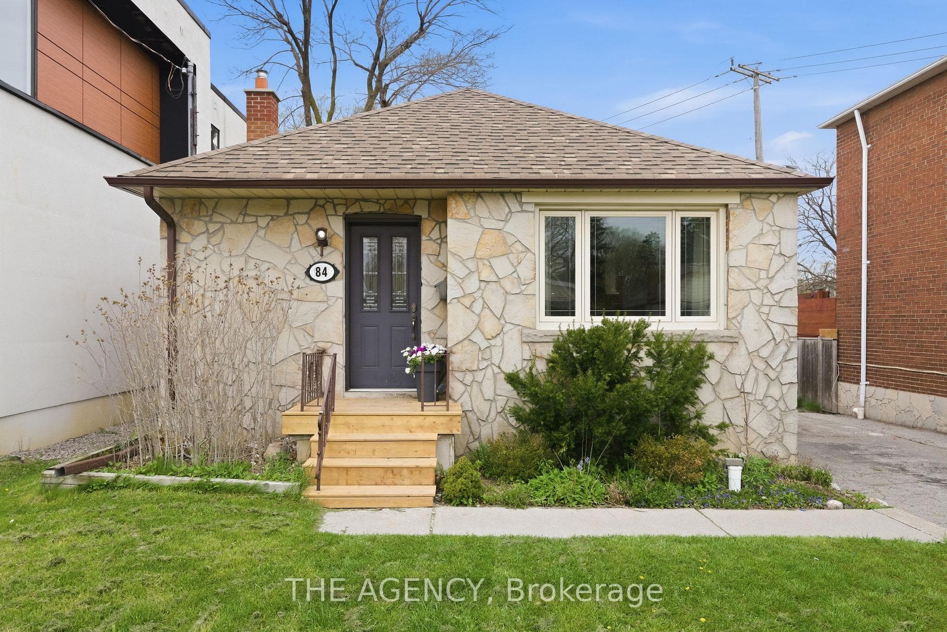 84 Clonmore Drive - Detached photo 2 of 22 in Birch Cliff / Cliffside, Ontario