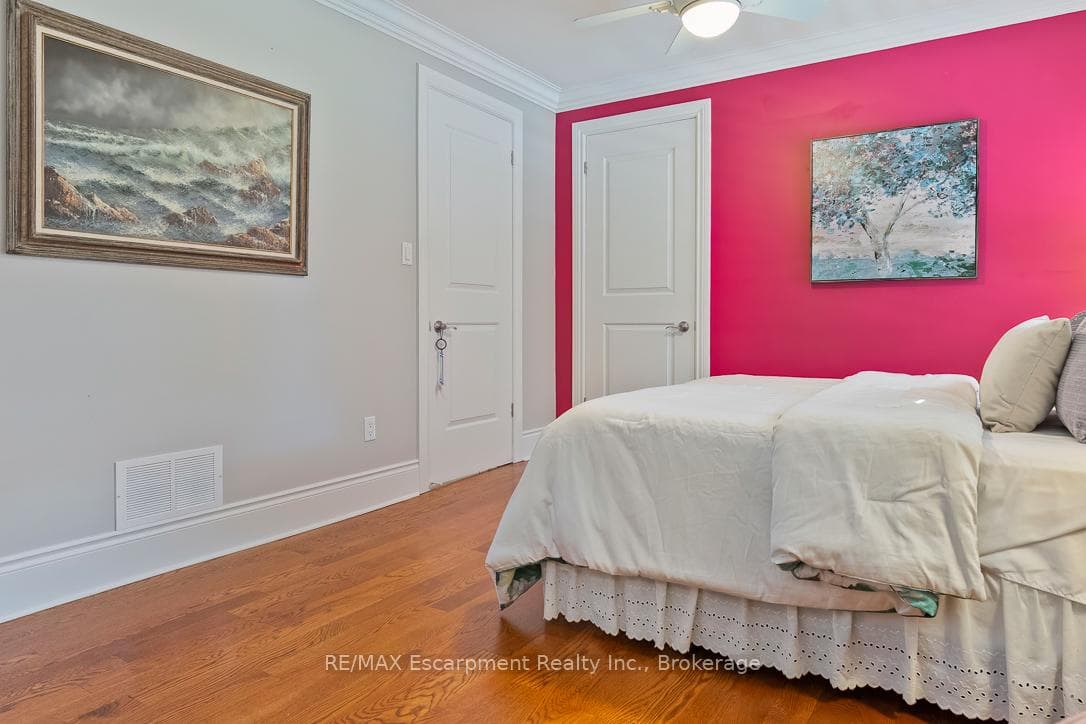 214 MAPLE GROVE Drive - Detached photo 21 of 49 in Oakville, Ontario