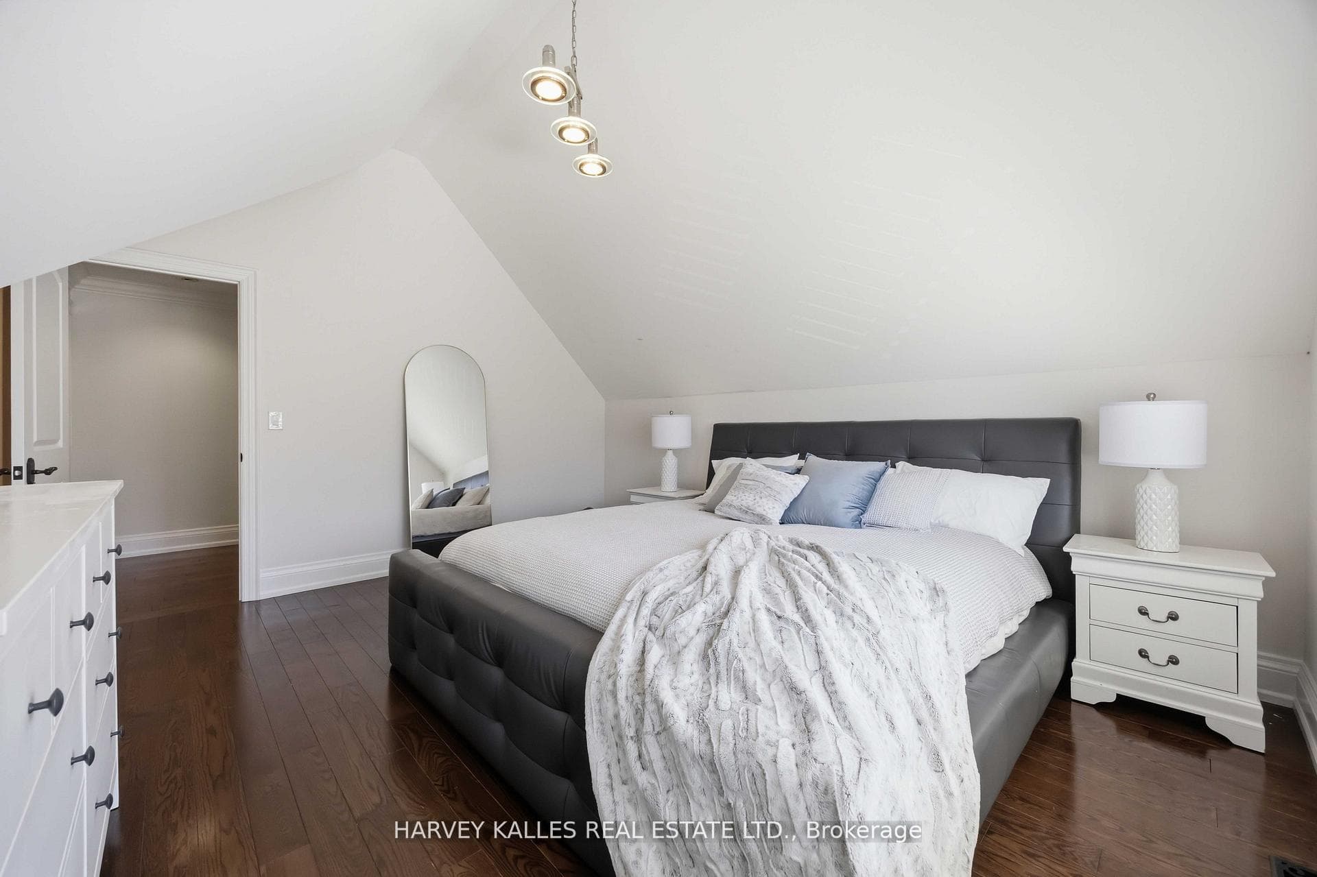 27 Ashley Park Road - Detached photo 23 of 49 in Etobicoke (Islington / Rexdale), Ontario