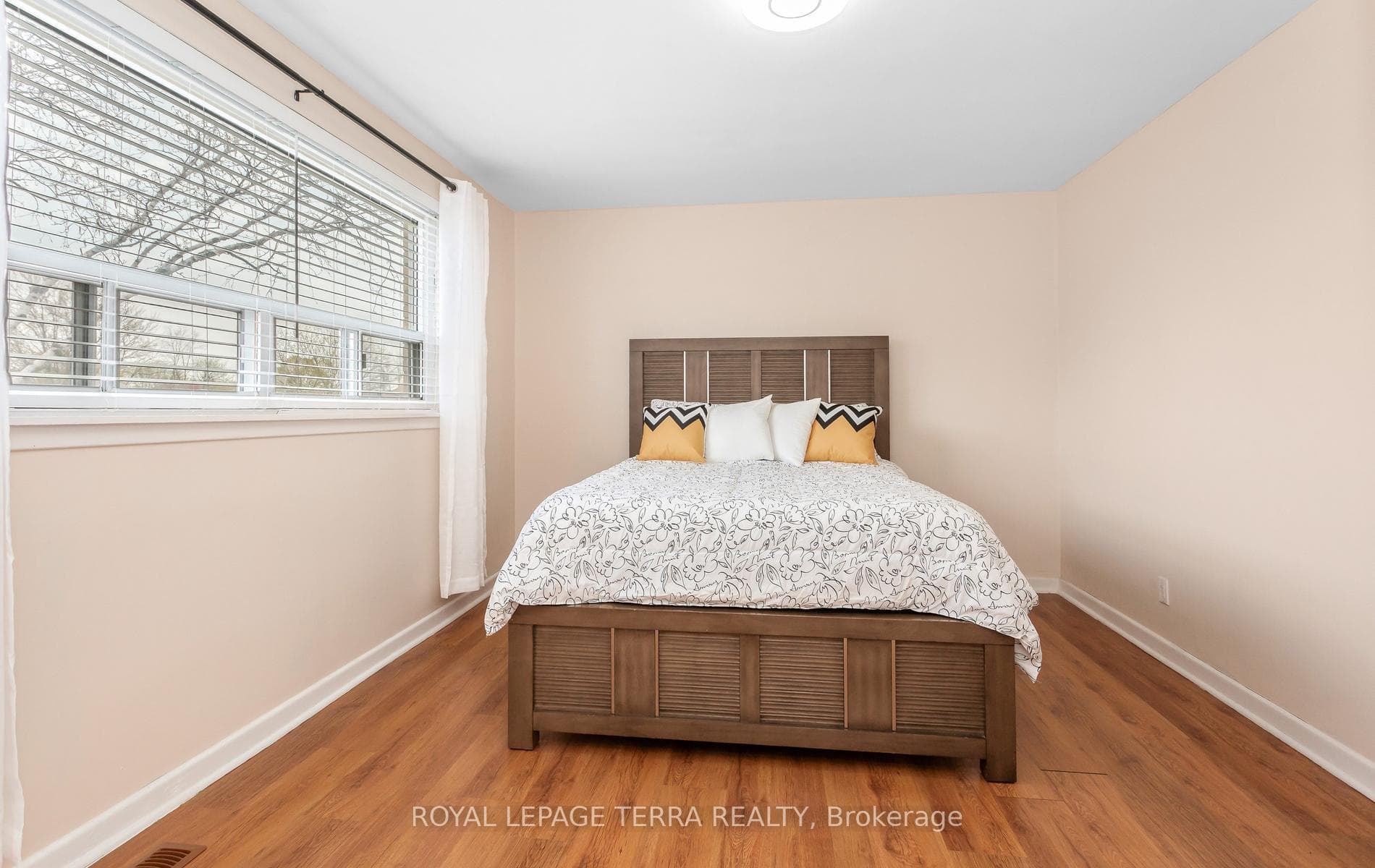 2475 Brookhurst Road - Semi-Detached photo 15 of 44 in Mississauga, Ontario