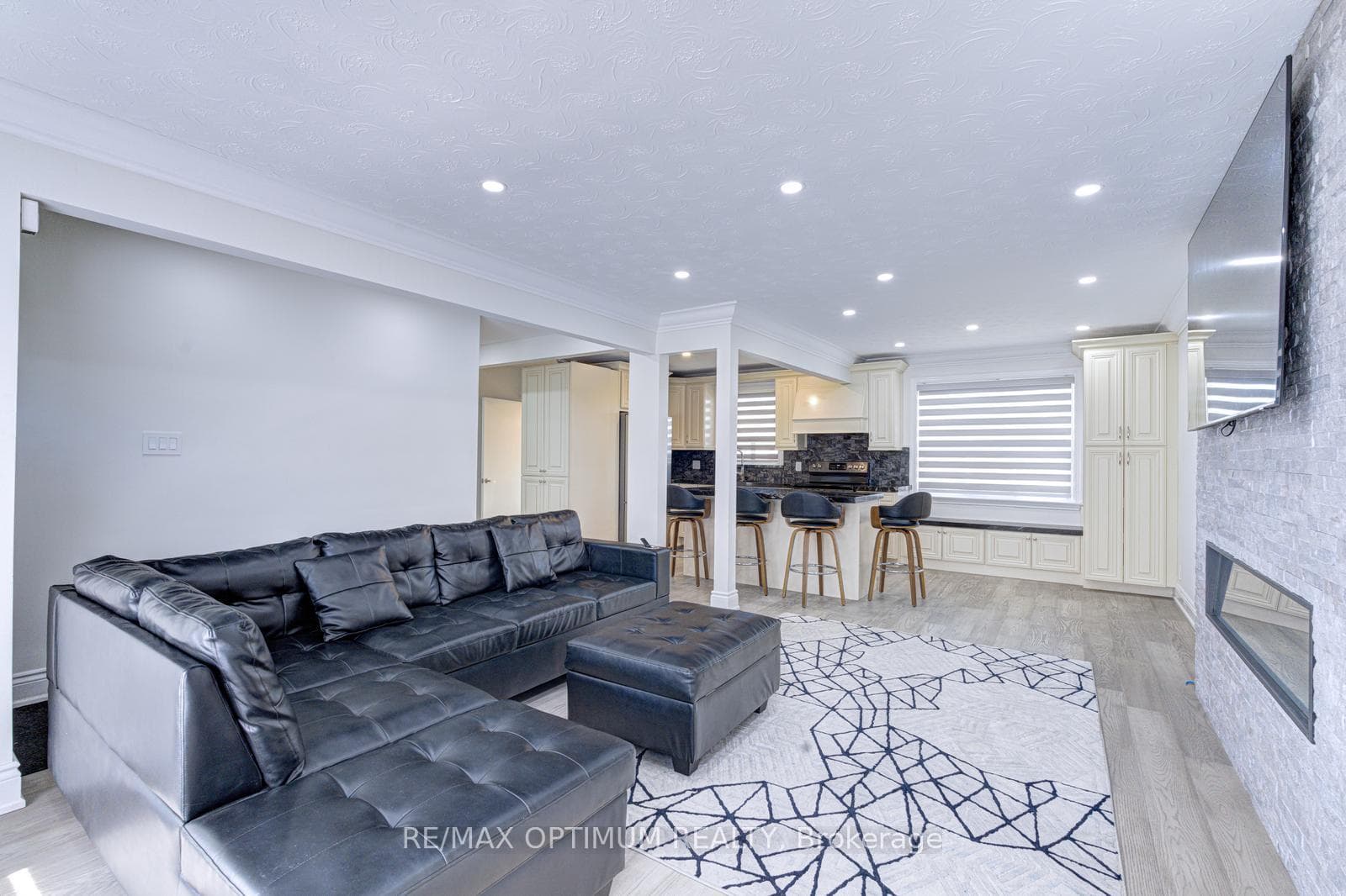 1747 Coram Crescent - Detached photo 8 of 50 in Mississauga, Ontario