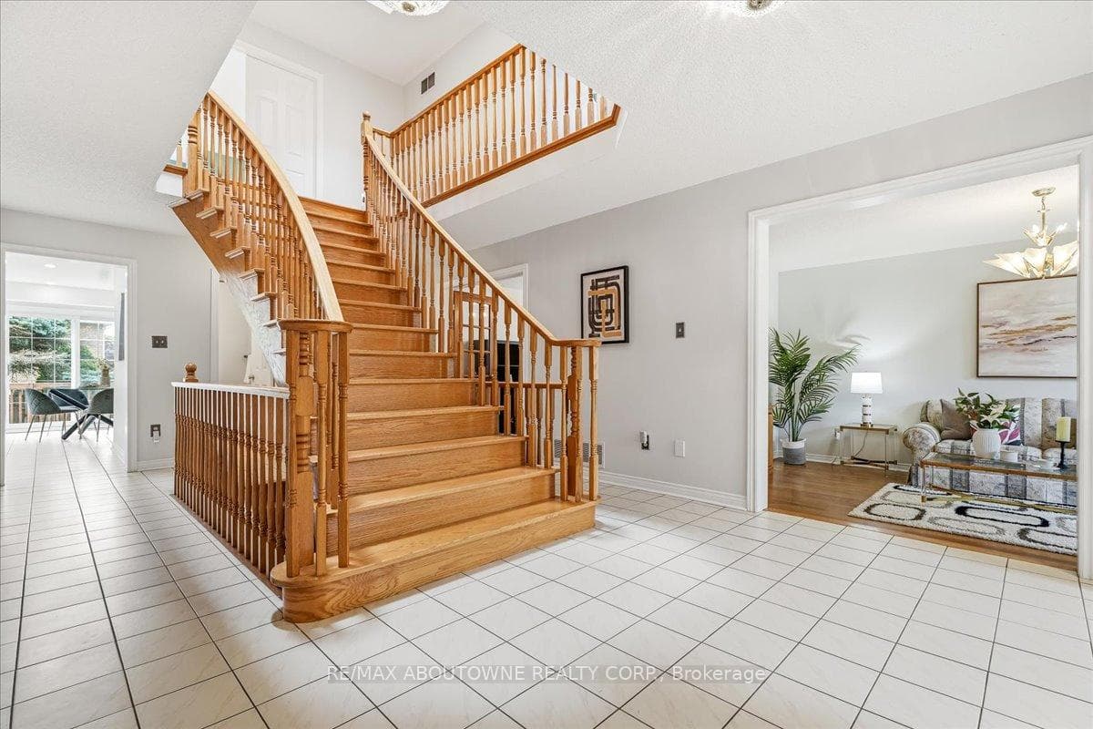 2055 Blacksmith Lane - Detached photo 8 of 49 in Oakville, Ontario