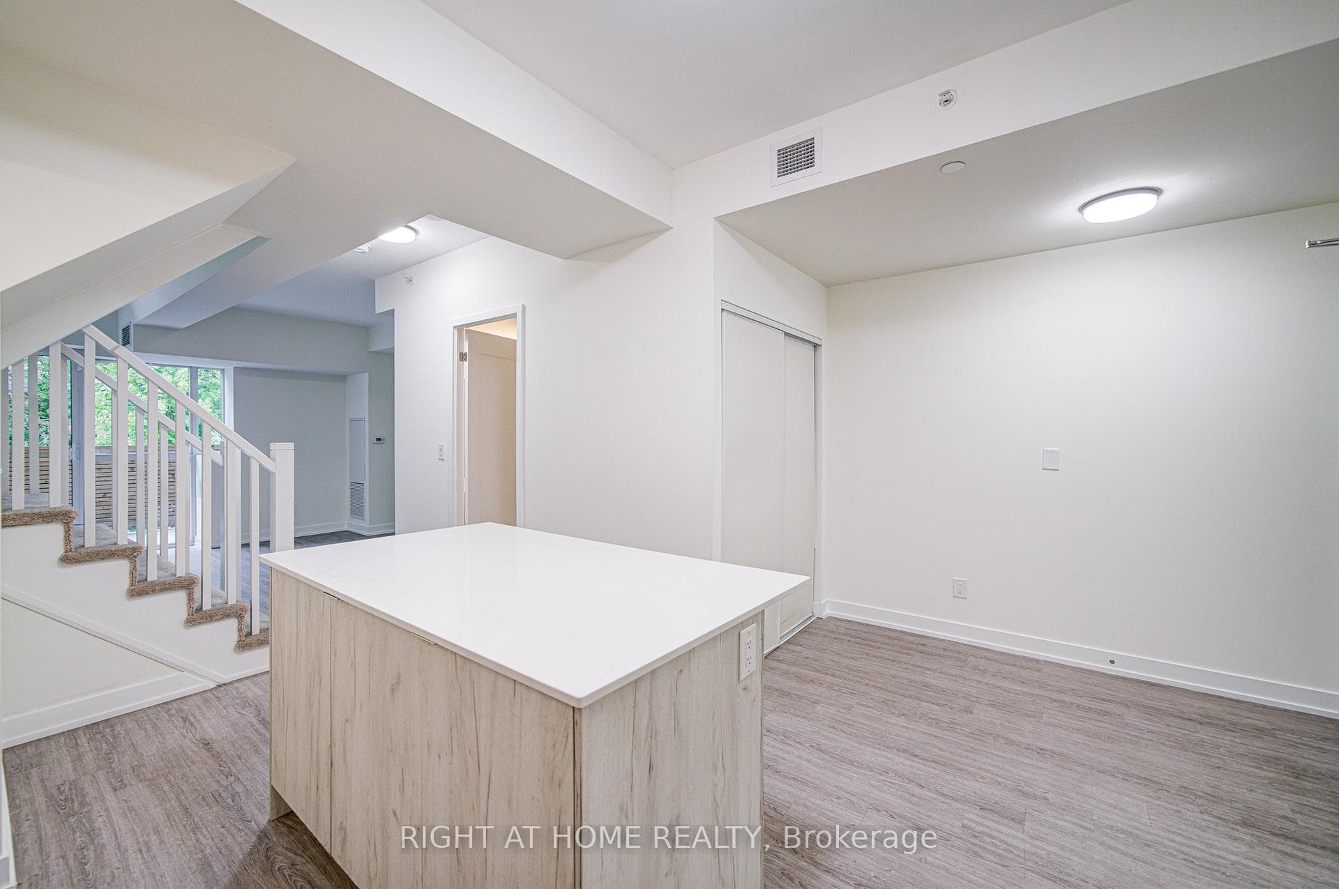 1350 Kingston Road Unit TH03 - Condo photo 9 of 25 in Birch Cliff / Cliffside, Ontario