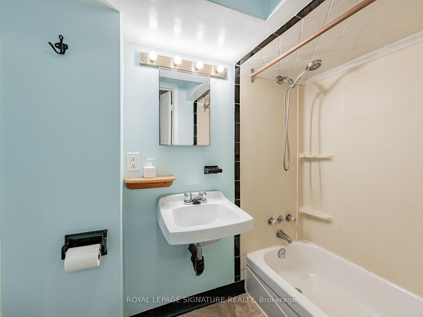 4 Burdock Lane - Condo photo 24 of 32 in Don Mills / Parkwoods / Victoria Village, Ontario
