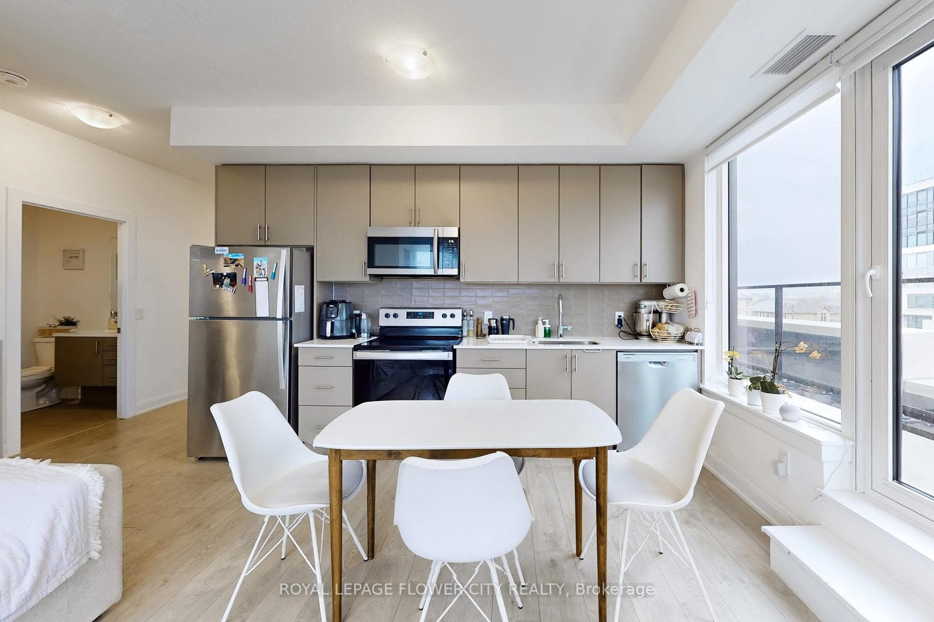 3220 William Coltson Avenue Unit 307 - Condo photo 11 of 50 in Oakville, Ontario