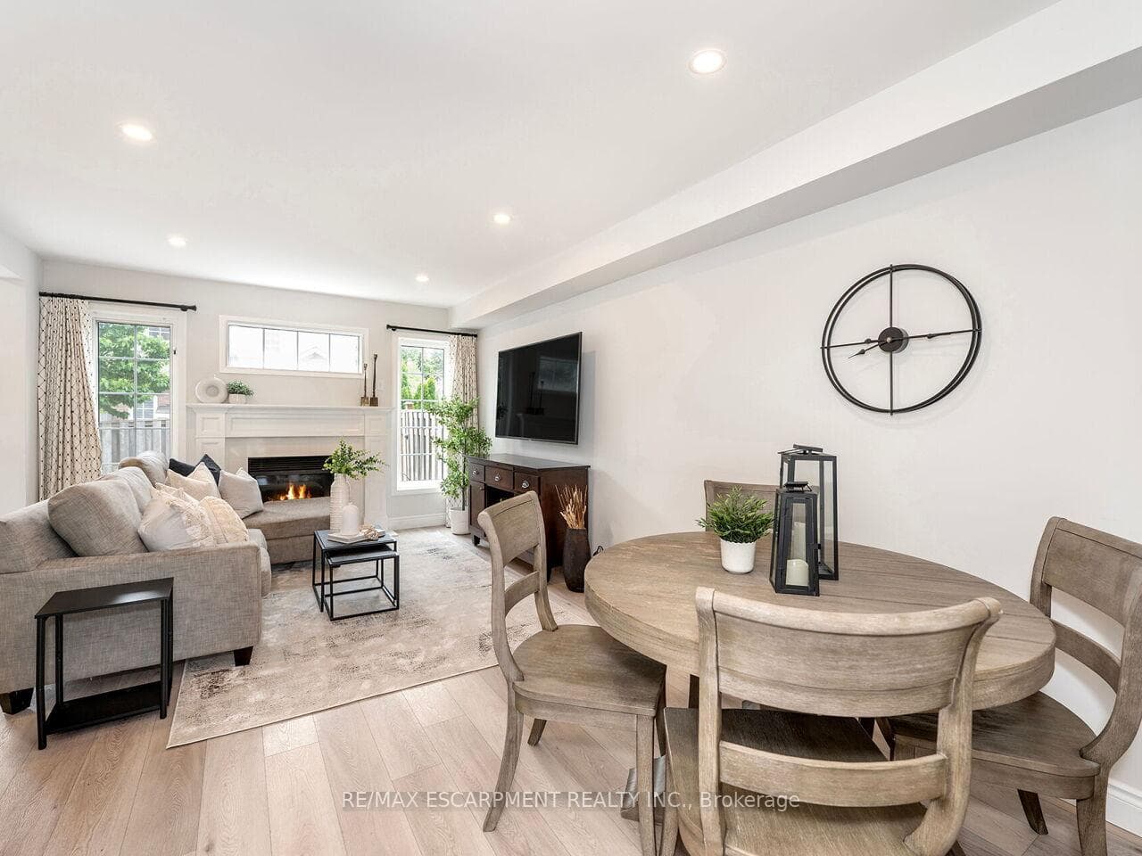 2448 Wooden Hill Circle - Townhouse photo 6 of 50 in Oakville, Ontario