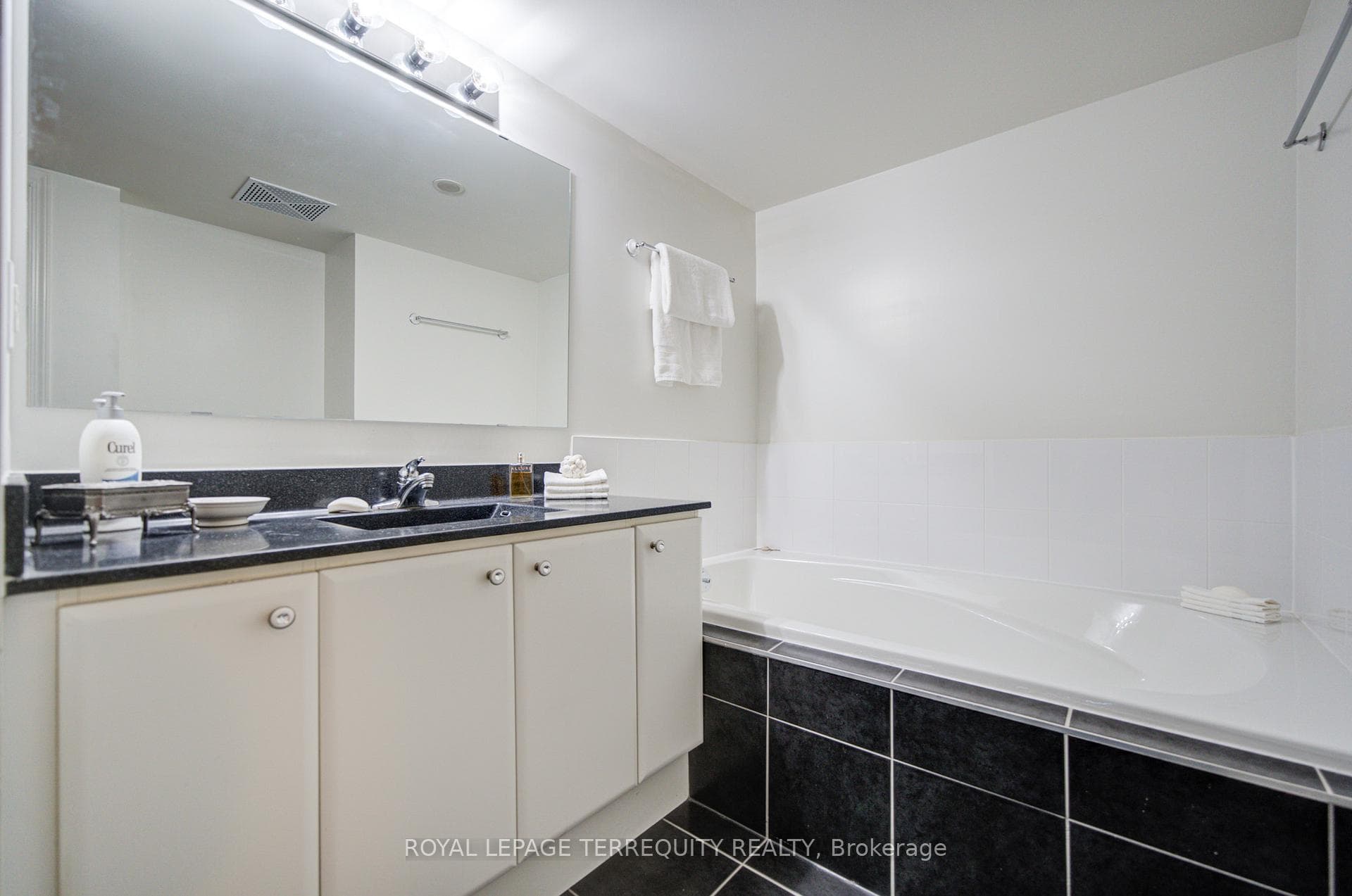 9 George Street Unit 2311 - Condo photo 25 of 44 in Brampton, Ontario