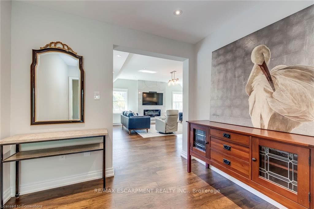 4306 Lakeshore Road - Detached photo 26 of 47 in Burlington, Ontario