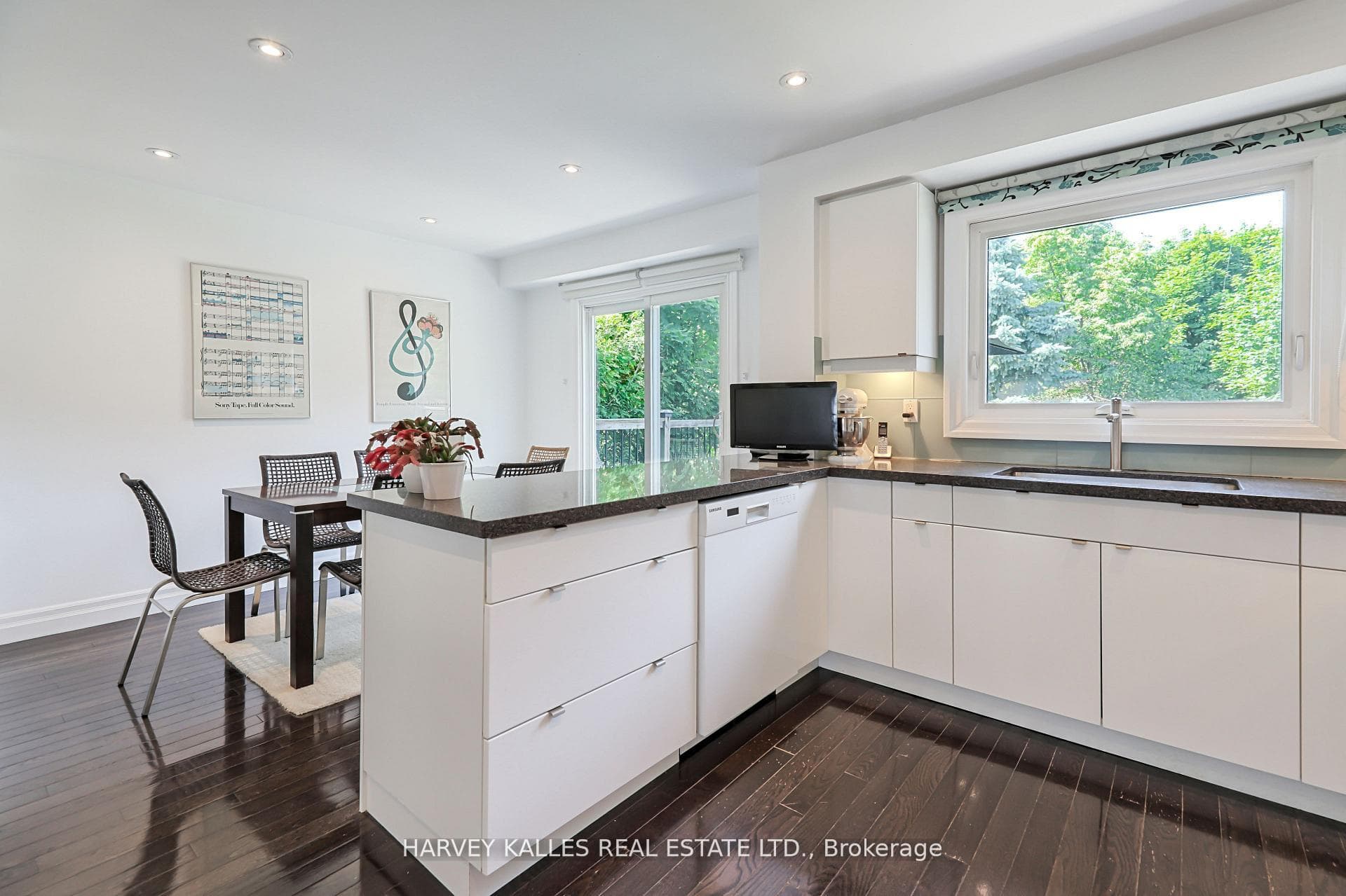 1050 Lindsay Drive - Townhouse photo 13 of 40 in Oakville, Ontario