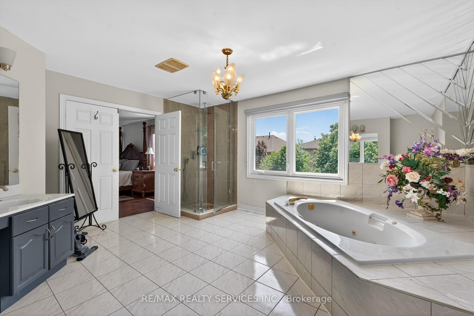 2069 Schoolmaster Circle - Detached photo 35 of 49 in Oakville, Ontario