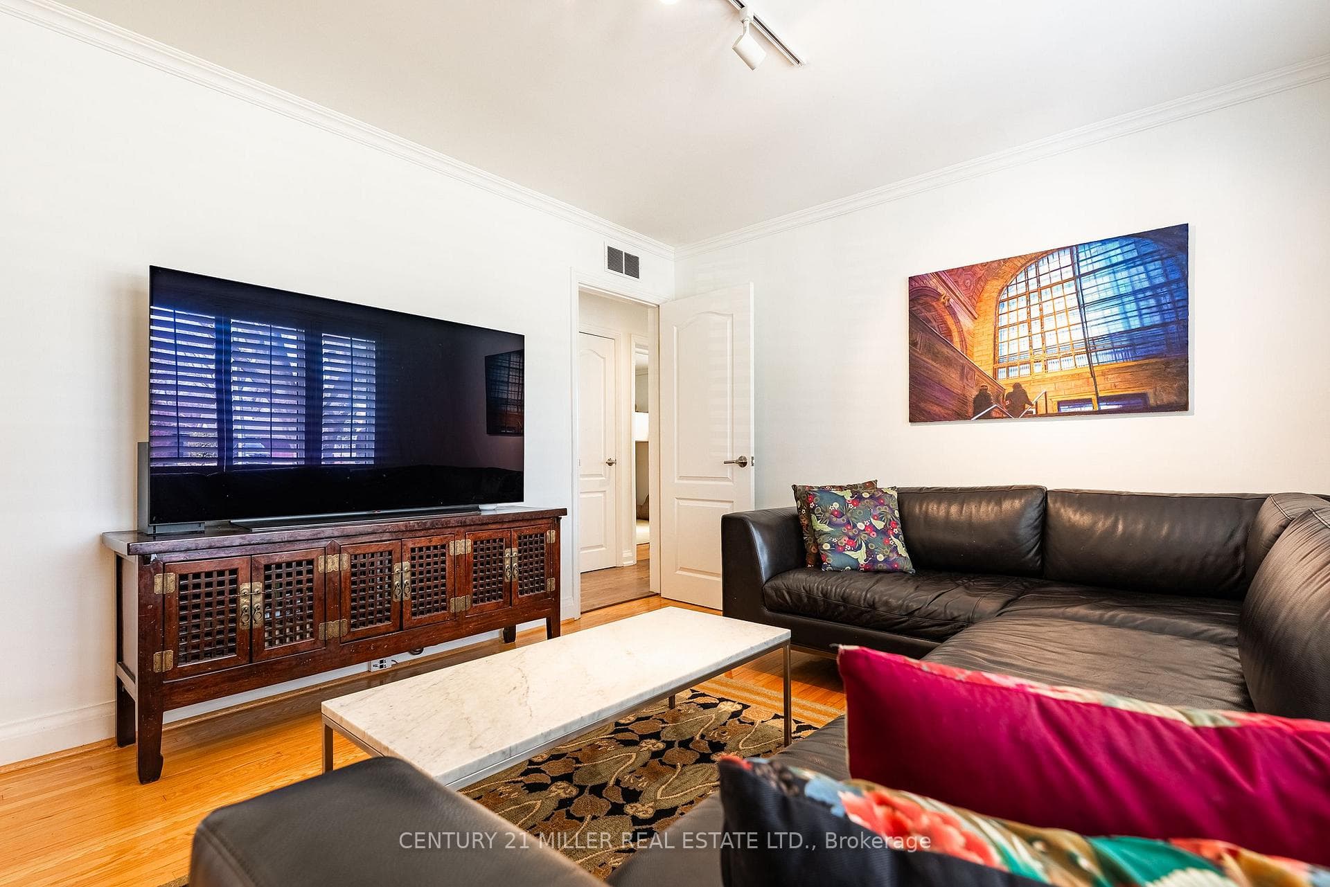 262 Oakwood Crescent - Detached photo 8 of 48 in Oakville, Ontario