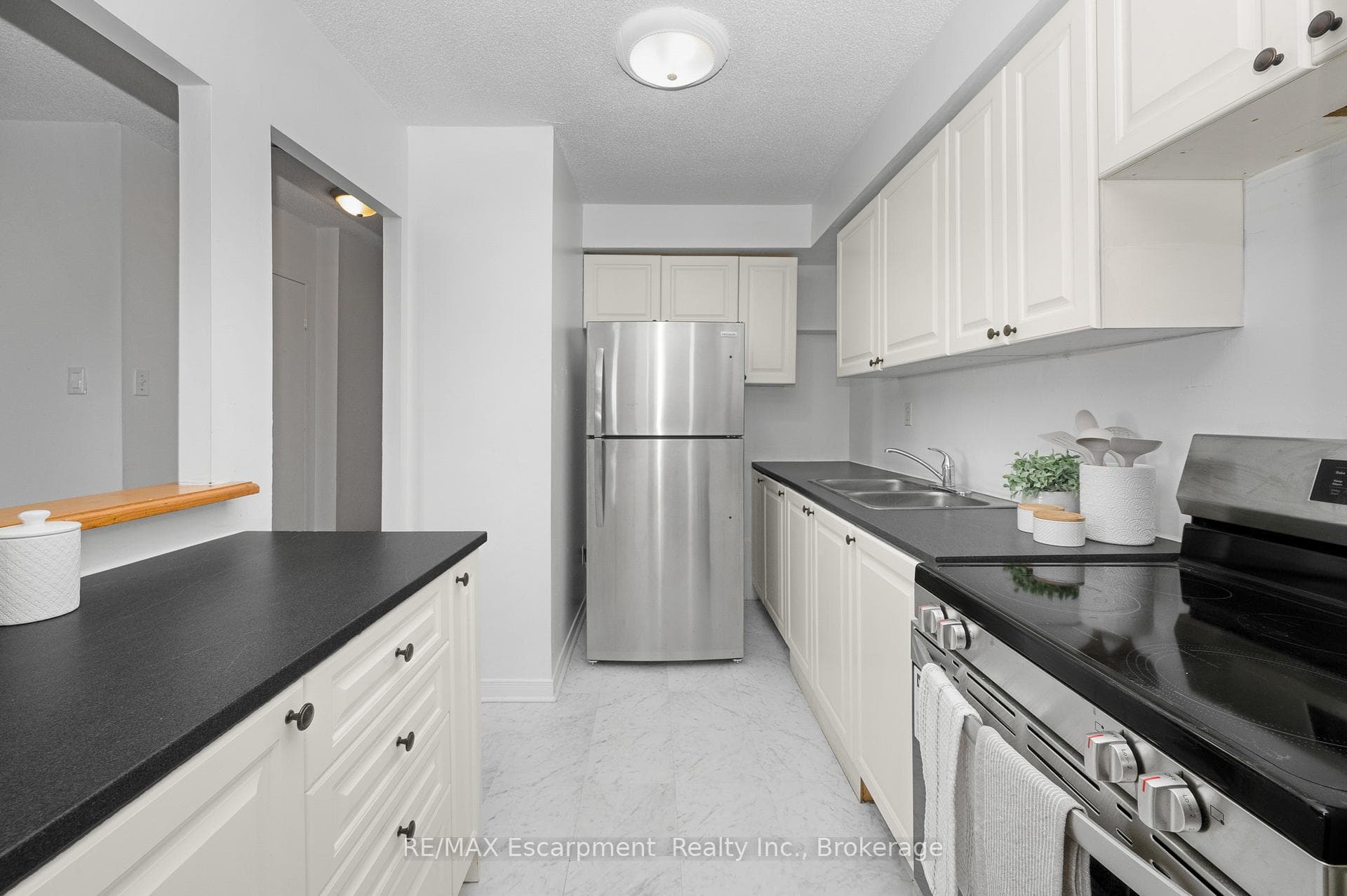 975 WARWICK Court Unit 1501 - Condo photo 10 of 30 in Burlington, Ontario