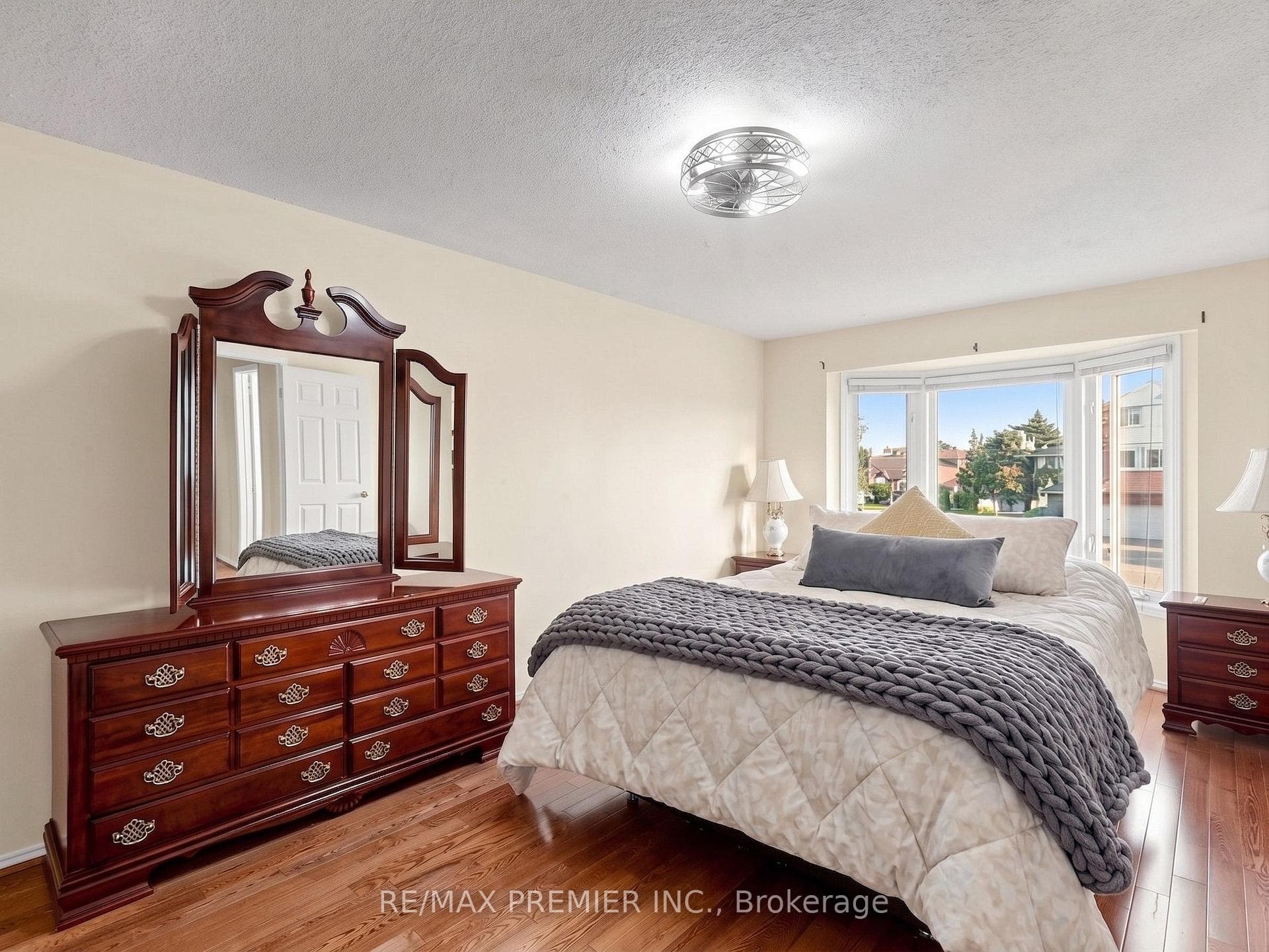 4579 Guildwood Way - Detached photo 17 of 31 in Mississauga, Ontario