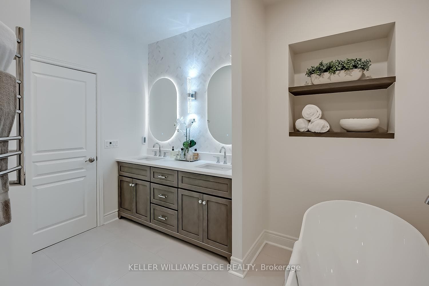 4285 Couples Crescent - Detached photo 22 of 46 in Burlington, Ontario