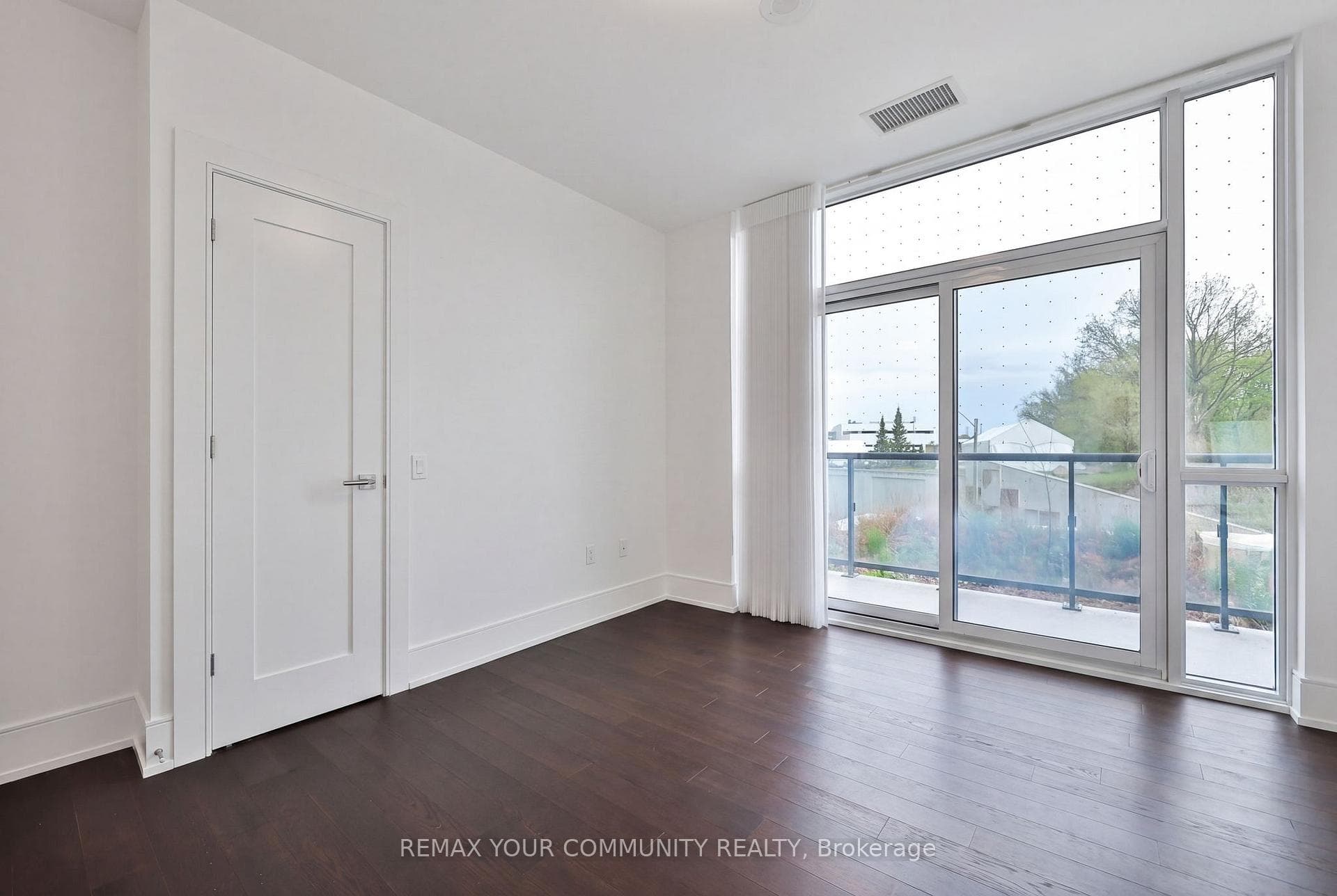 10 Inn On The Park Drive Unit 110 - Condo photo 17 of 38 in Don Mills / Parkwoods / Victoria Village, Ontario