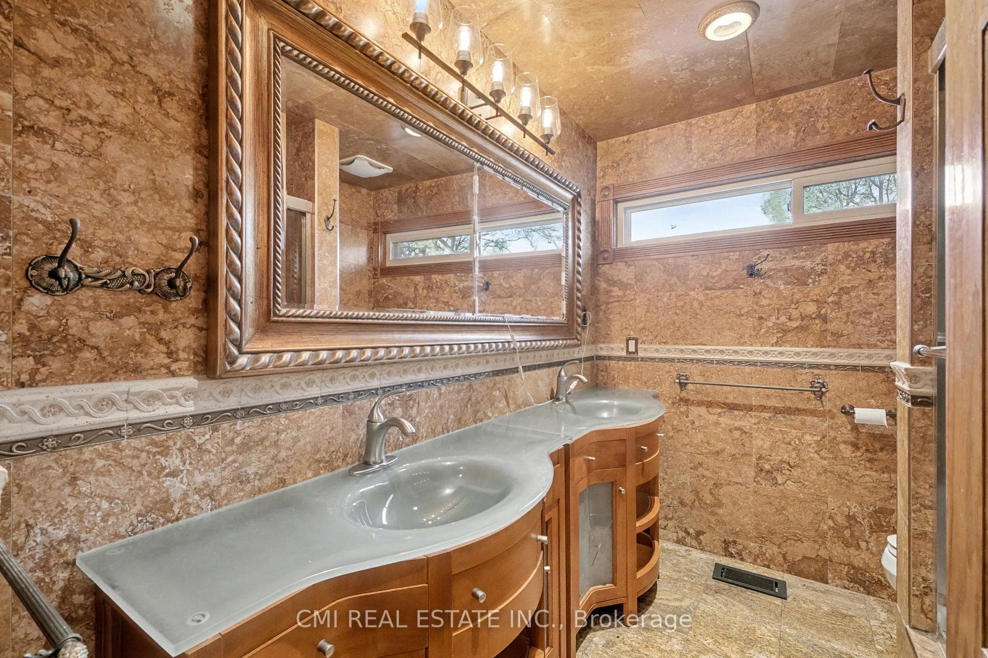 460 Martin Grove Road - Detached photo 19 of 38 in Etobicoke (Islington / Rexdale), Ontario