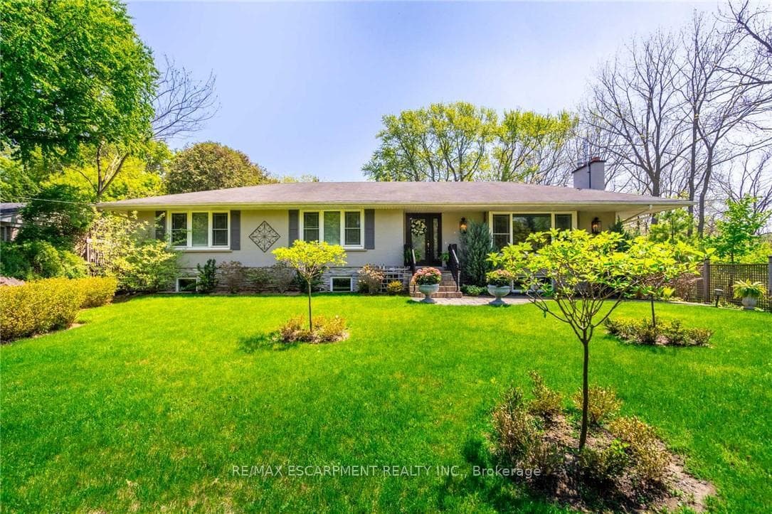4306 Lakeshore Road - Detached photo 3 of 47 in Burlington, Ontario