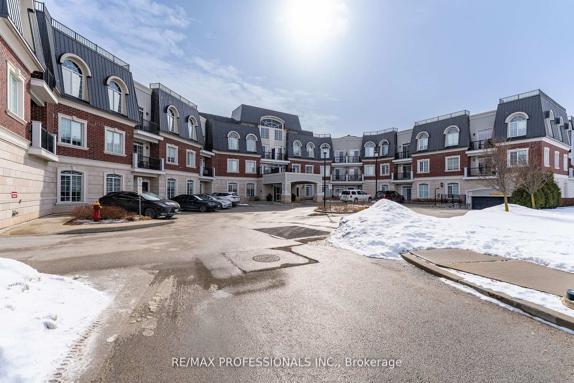 2300 Upper Middle Road Unit 228 - home for sale in Oakville, Ontario