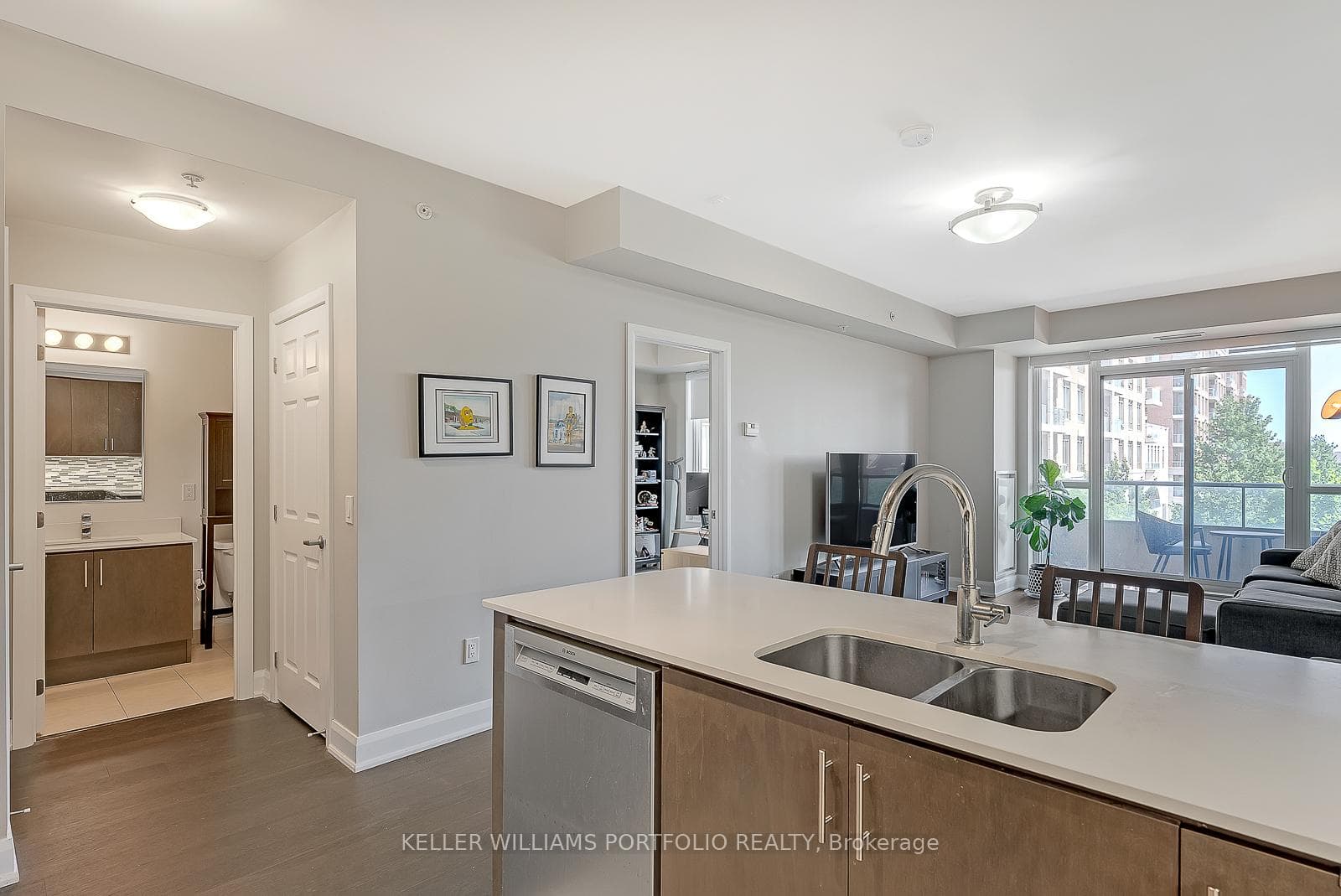 2480 Prince Michael Drive Unit 304 - Condo photo 6 of 27 in Oakville, Ontario
