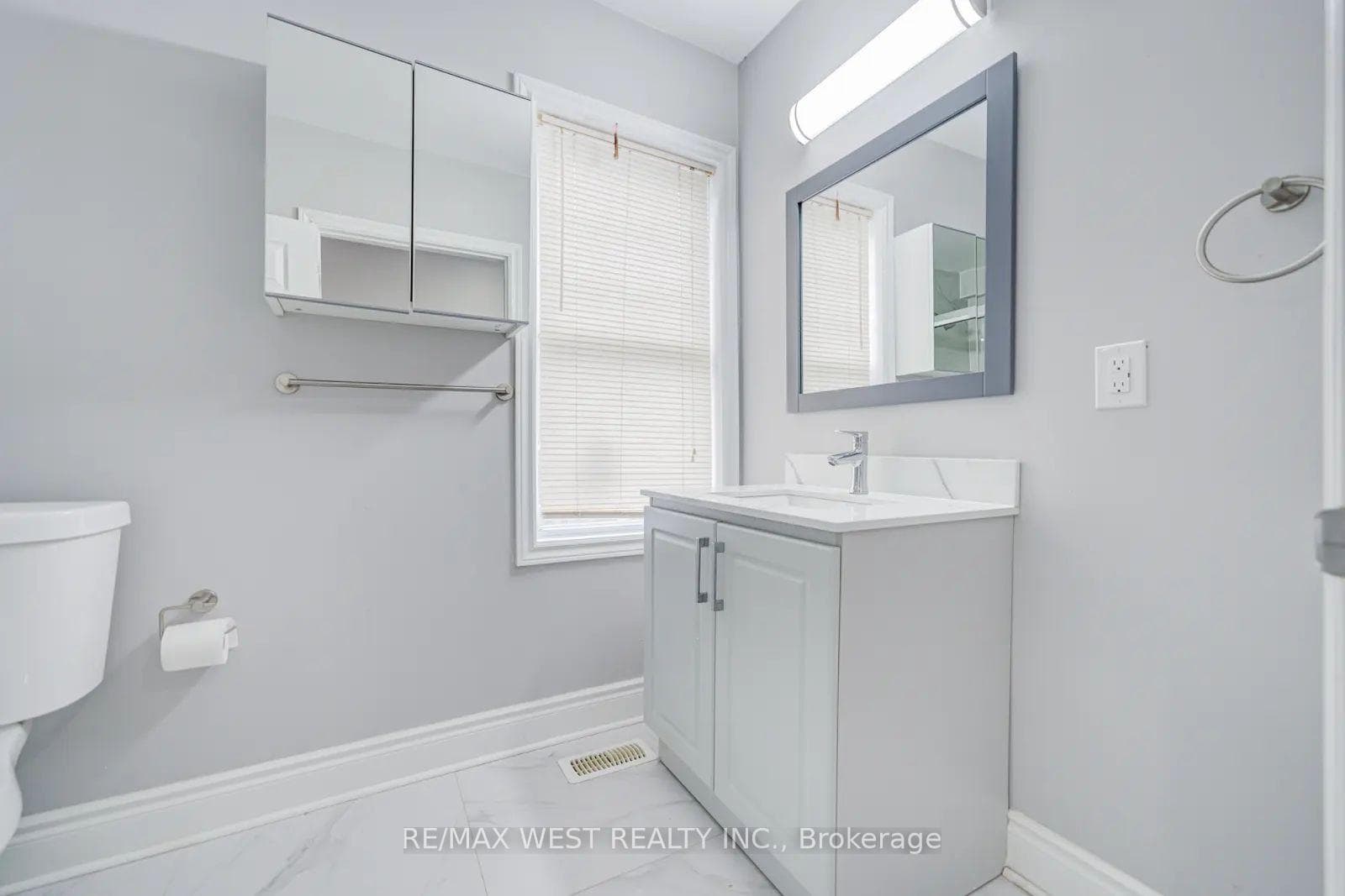 326 Queen Street - Detached photo 11 of 27 in Mississauga, Ontario