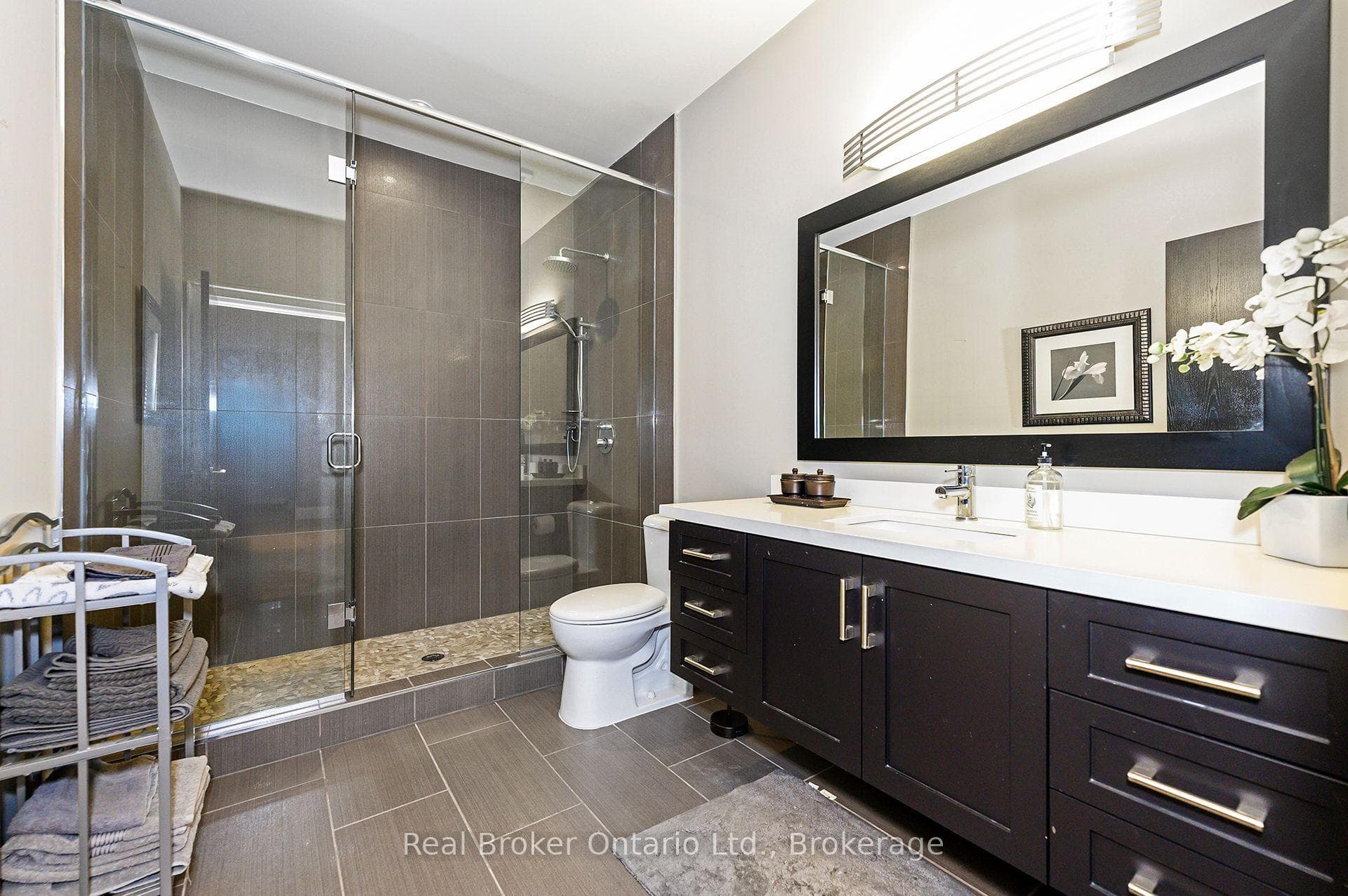4507 Lakeshore Road - Detached photo 33 of 50 in Burlington, Ontario