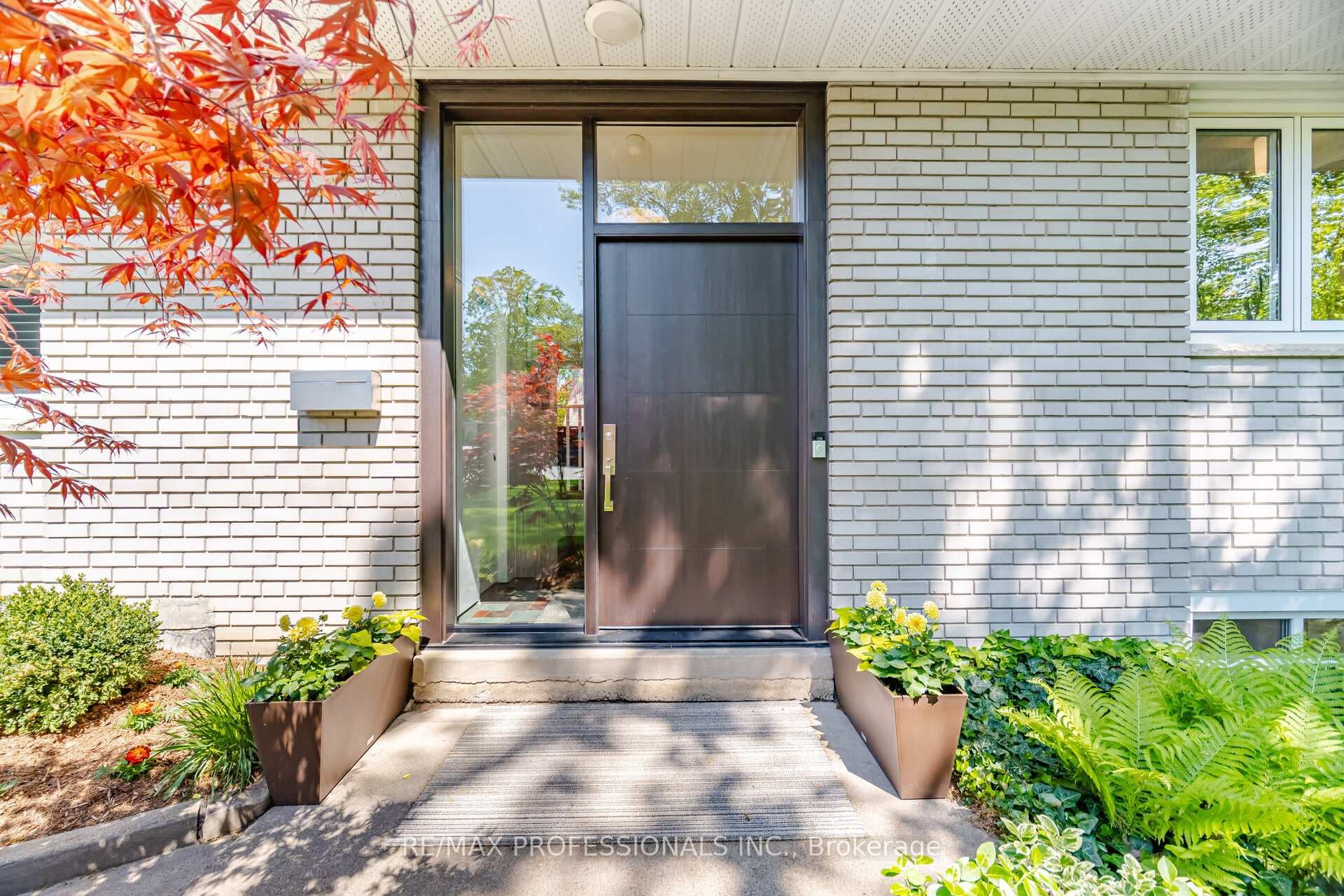 10 Cosway Court - Detached photo 4 of 46 in Etobicoke (Islington / Rexdale), Ontario
