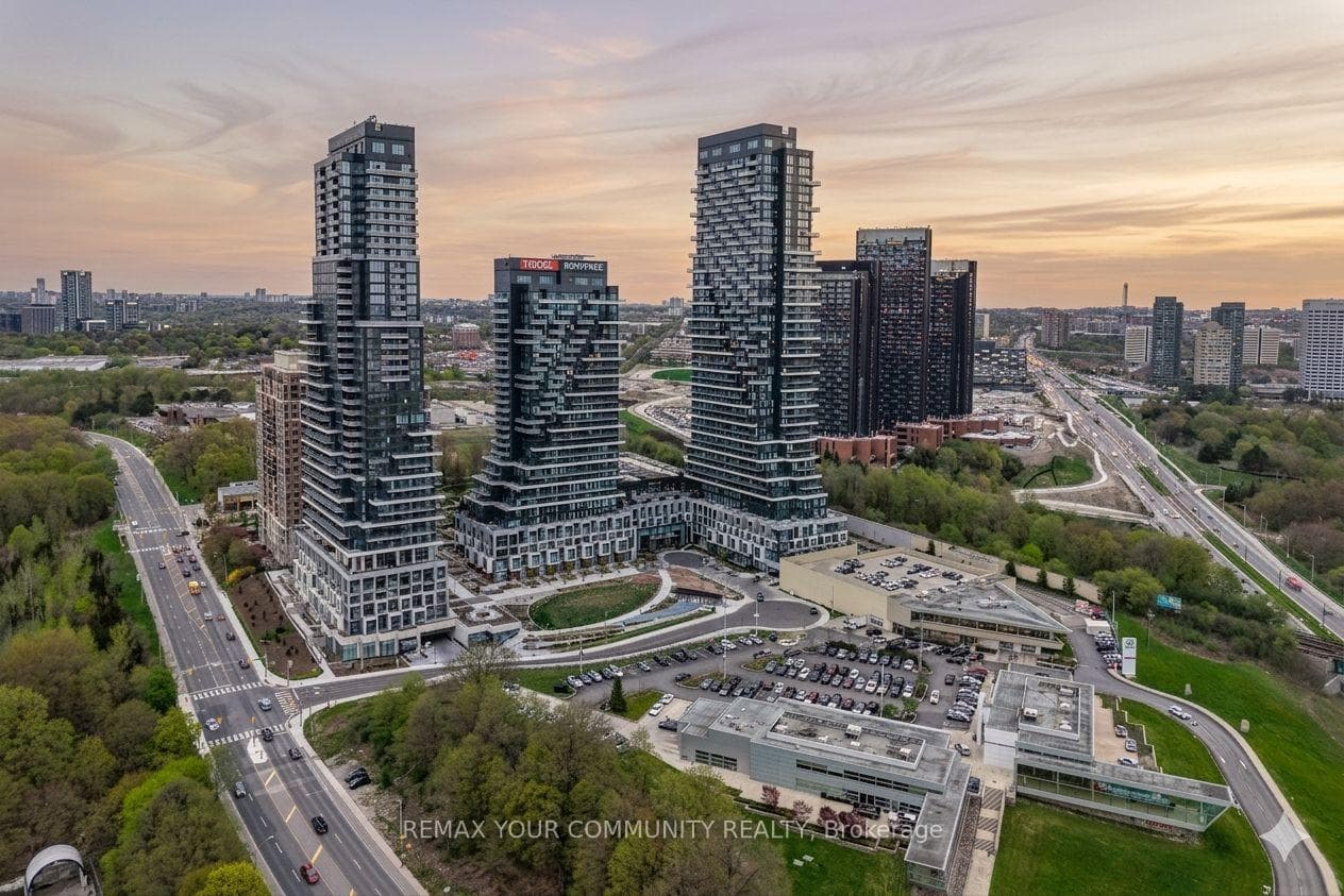 10 Inn On The Park Drive Unit 110 - Condo photo 1 of 38 in Don Mills / Parkwoods / Victoria Village, Ontario