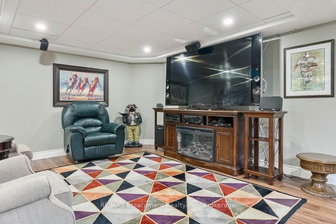 214 MAPLE GROVE Drive - Detached photo 34 of 49 in Oakville, Ontario