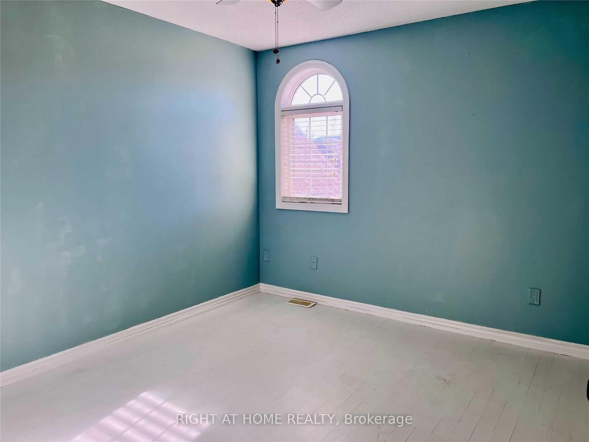 2471 Felhaber Crescent - Semi-Detached photo 19 of 23 in Oakville, Ontario