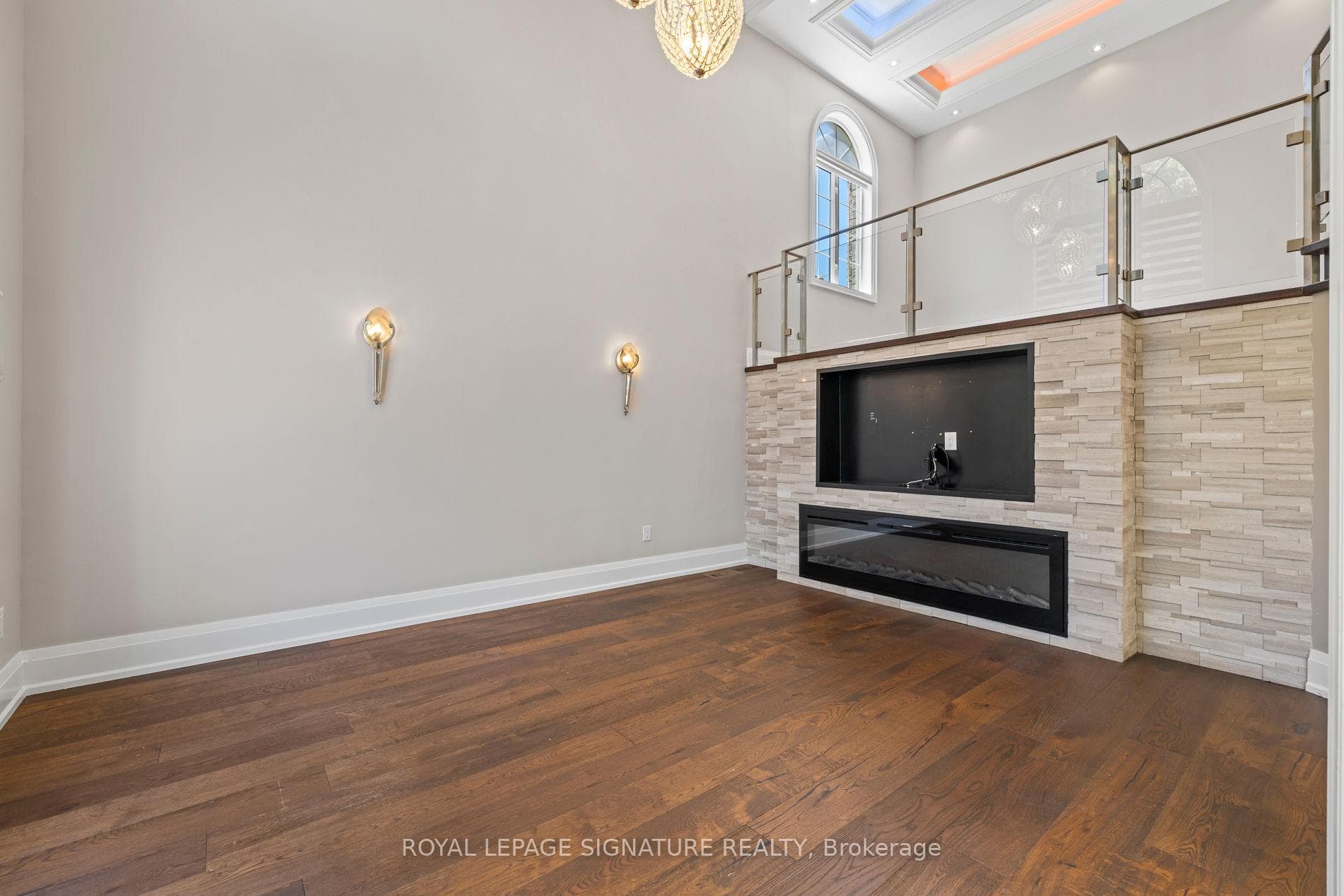 2480 Upper Valley Crescent - Detached photo 11 of 50 in Oakville, Ontario
