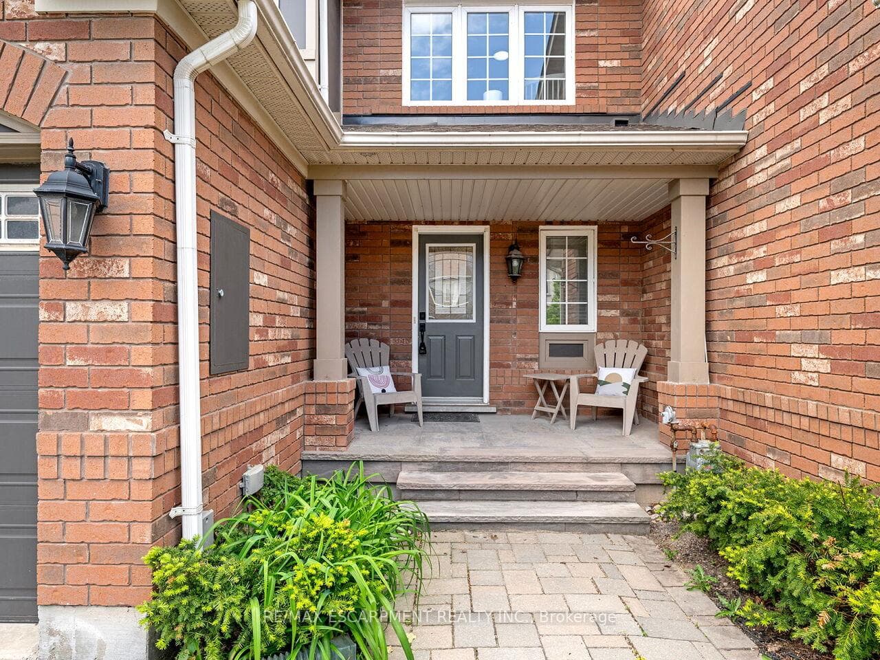 2448 Wooden Hill Circle - Townhouse photo 2 of 50 in Oakville, Ontario