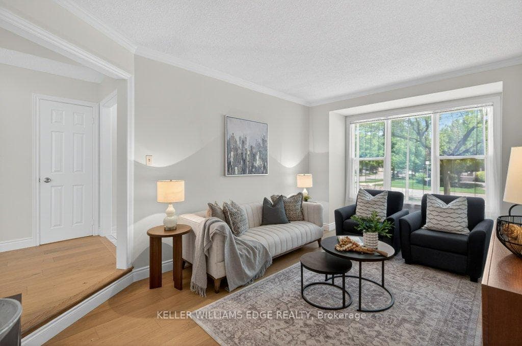 2084 William O'Connell Boulevard - Detached photo 4 of 45 in Burlington, Ontario
