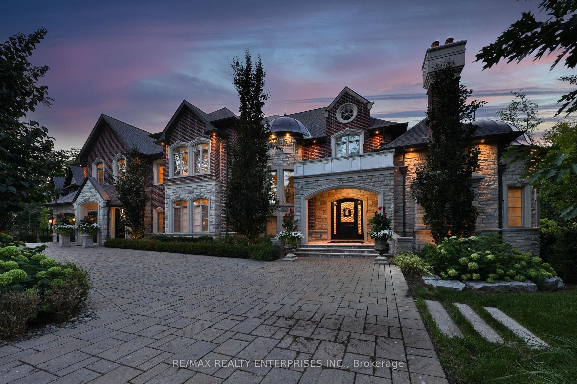 1459 Stavebank Road - Detached photo 6 of 48 in Mississauga, Ontario
