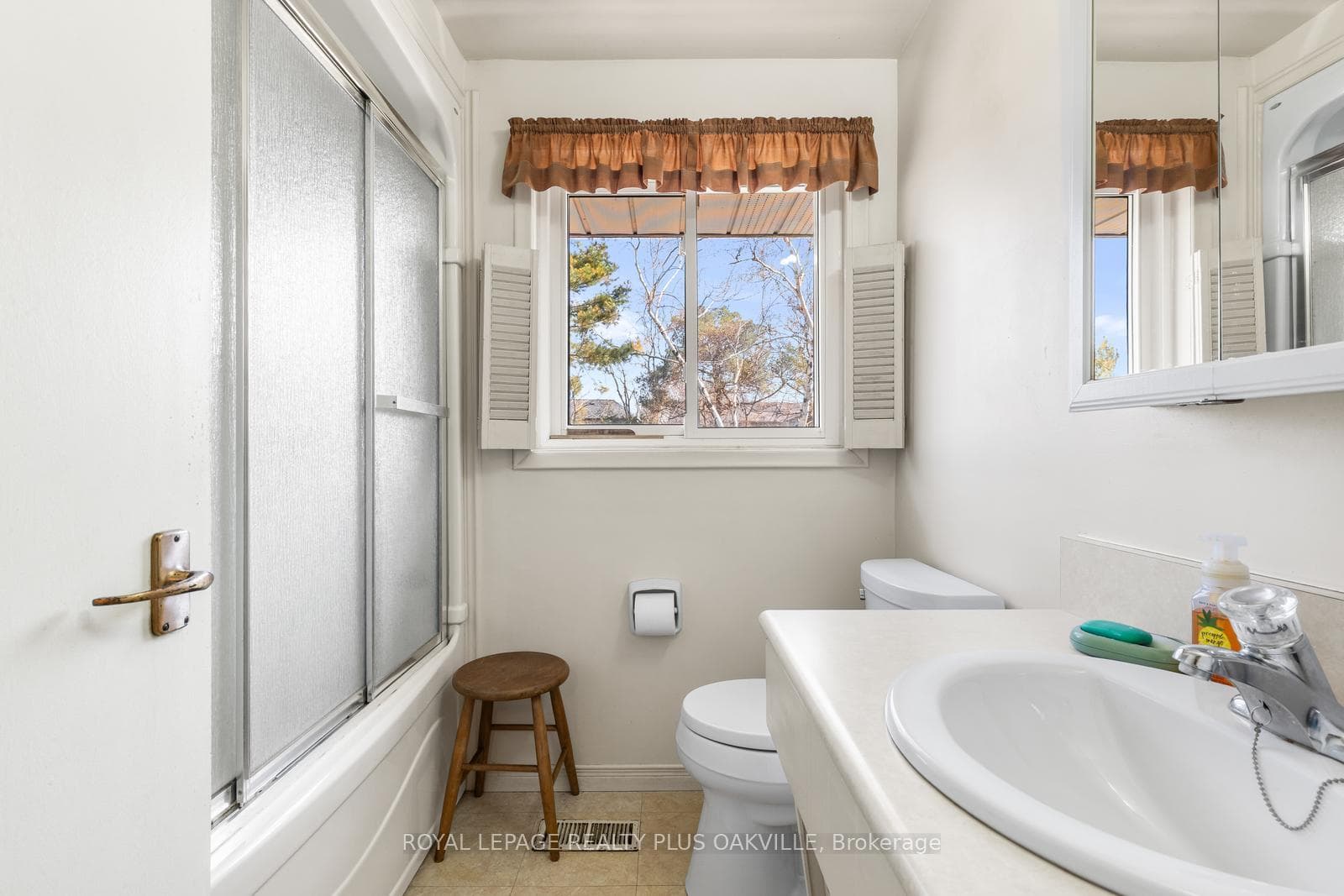 227 Sandwell Drive - Detached photo 13 of 44 in Oakville, Ontario