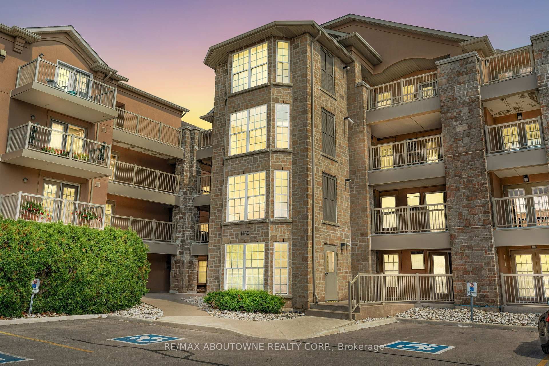 1460 Bishops Gate Unit 212 - home for sale in Oakville, Ontario