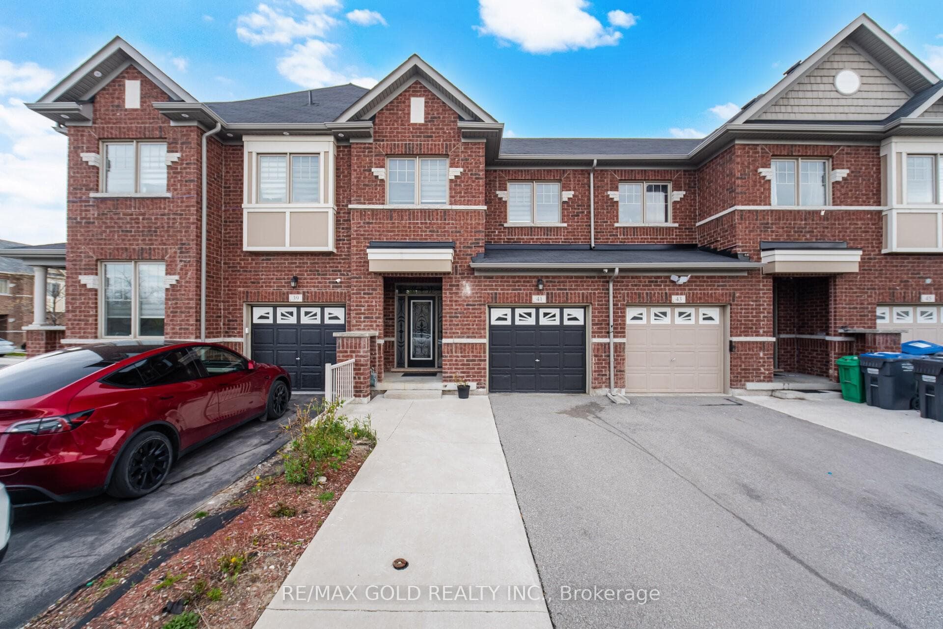 41 Davenfield Circle - home for sale in Brampton, Ontario