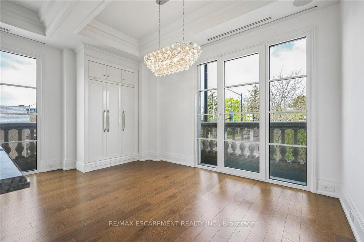 300 Randall Street Unit 211 - Condo photo 32 of 50 in Oakville, Ontario