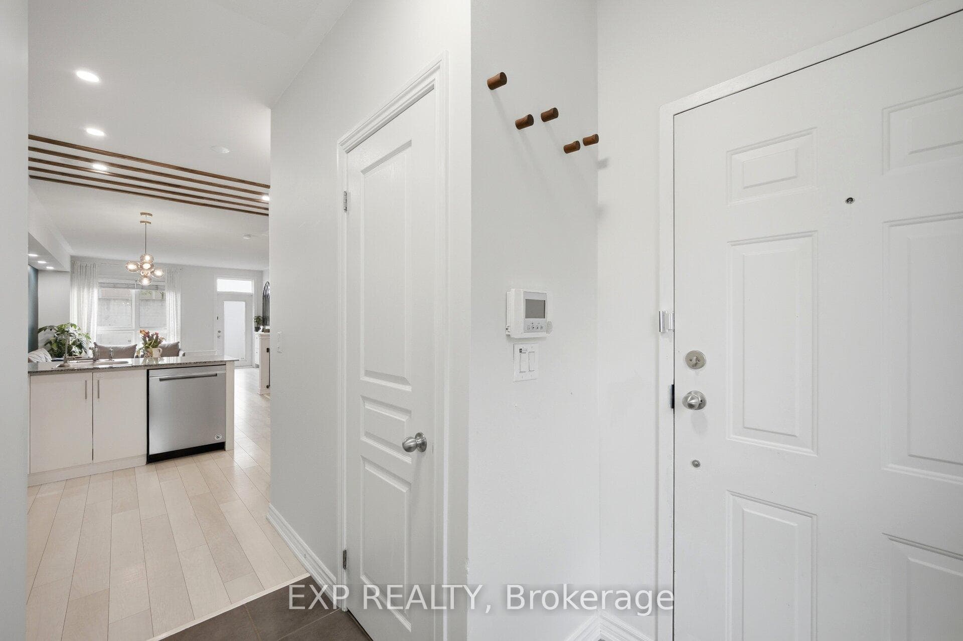 110 Caledonia Park Road Unit 2 - Condo photo 5 of 38 in Keelesdale / Eglinton West, Ontario