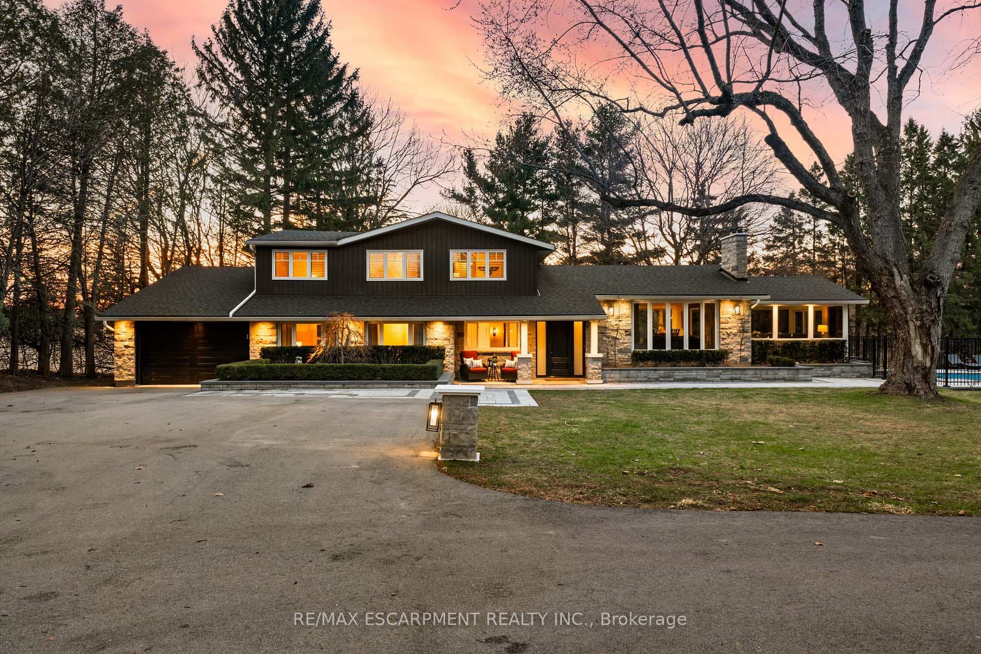 1189 Britannia Road - Detached for sale in Tyandaga, Ontario