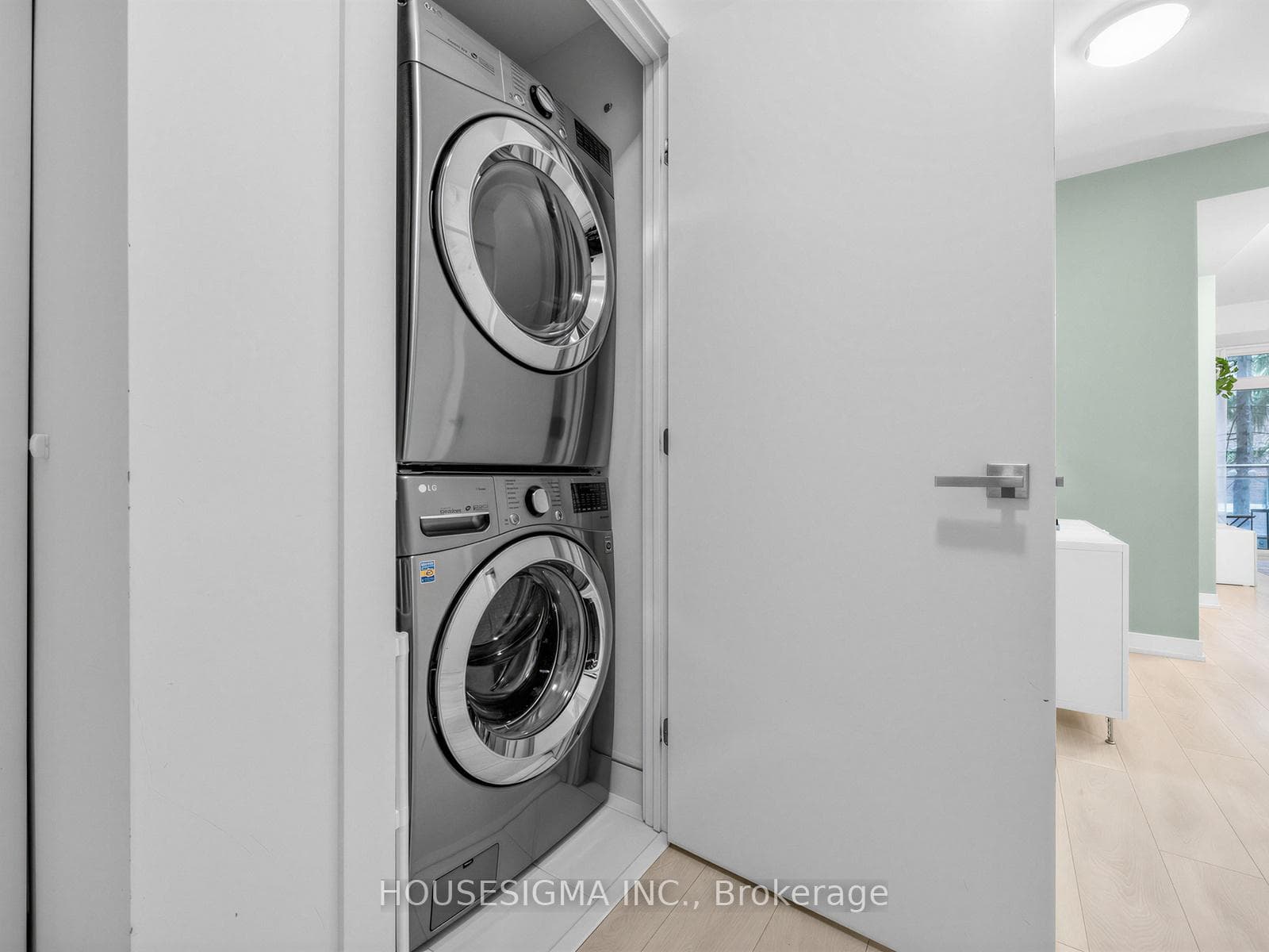 223 St.Clair Avenue Unit 306 - Condo photo 22 of 26 in Annex / Yorkville / Summerhill, Ontario