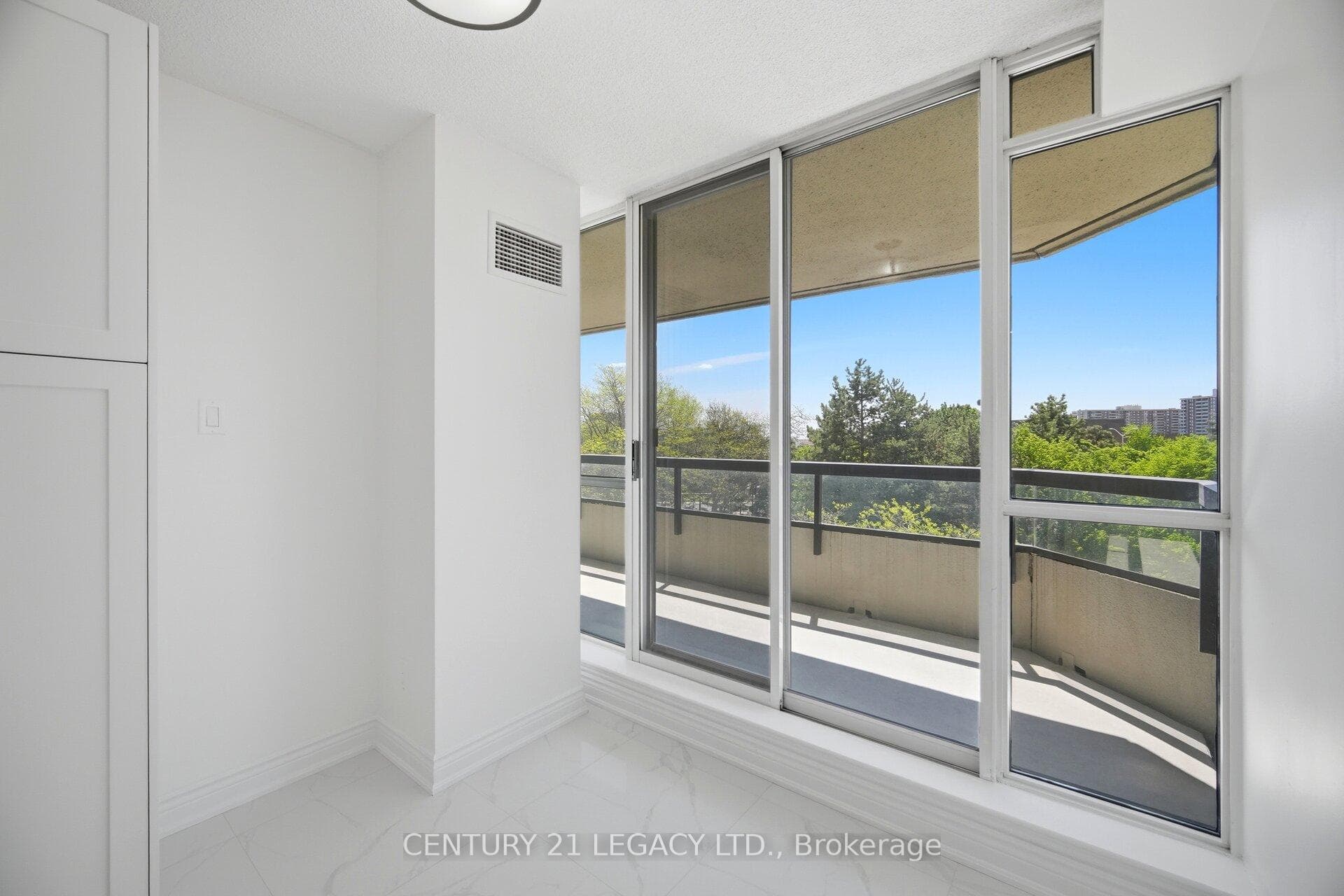 24 Hanover Road Unit 404 - Condo photo 8 of 45 in Brampton, Ontario