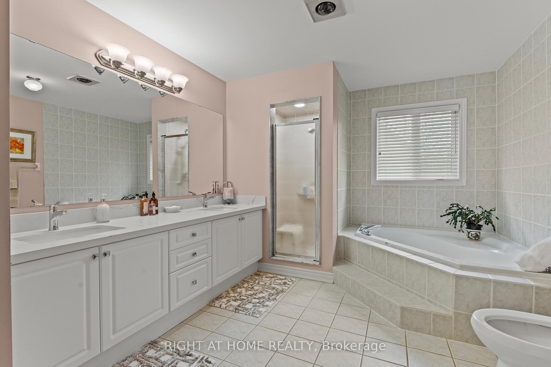 2275 Whitecliffe Way - Detached photo 24 of 38 in Oakville, Ontario