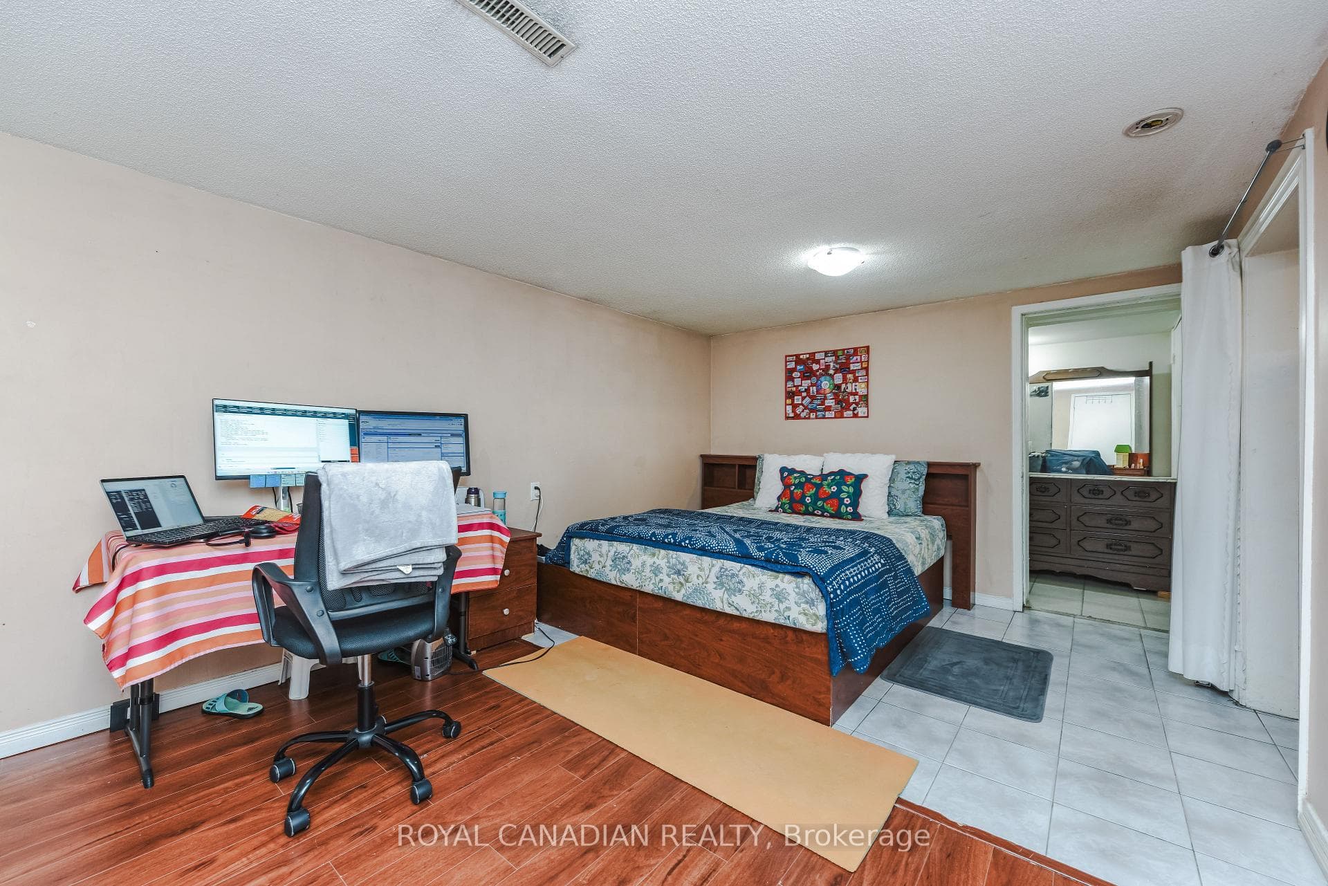 7566 Lockington Crescent - Detached photo 37 of 48 in Mississauga, Ontario