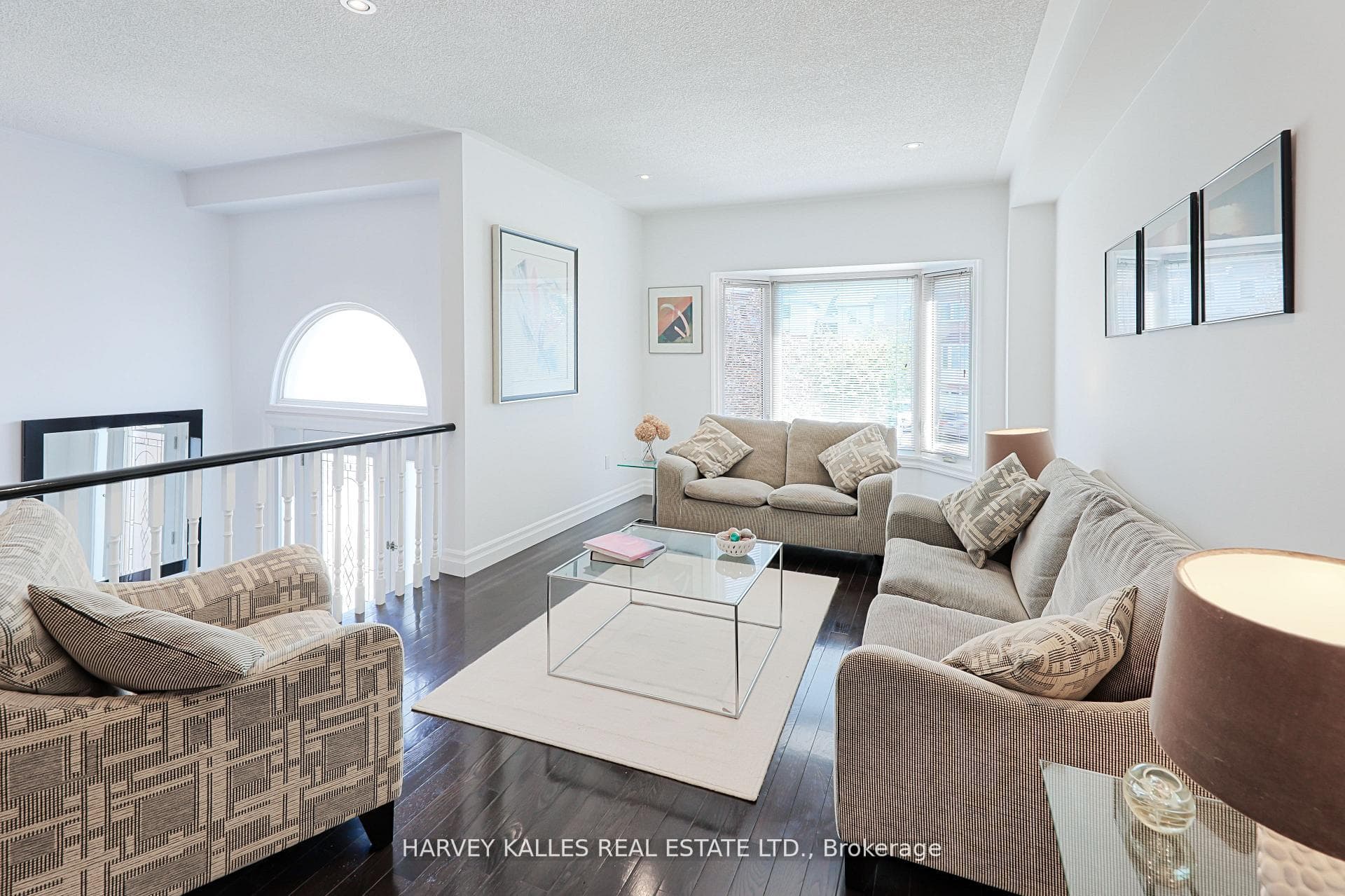 1050 Lindsay Drive - Townhouse photo 7 of 40 in Oakville, Ontario