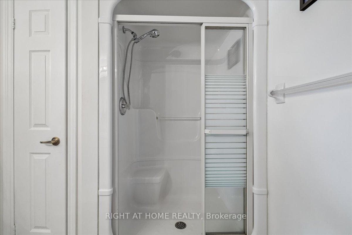 1451 Walker's Line Unit Unit # 312 - Condo photo 30 of 47 in Burlington, Ontario